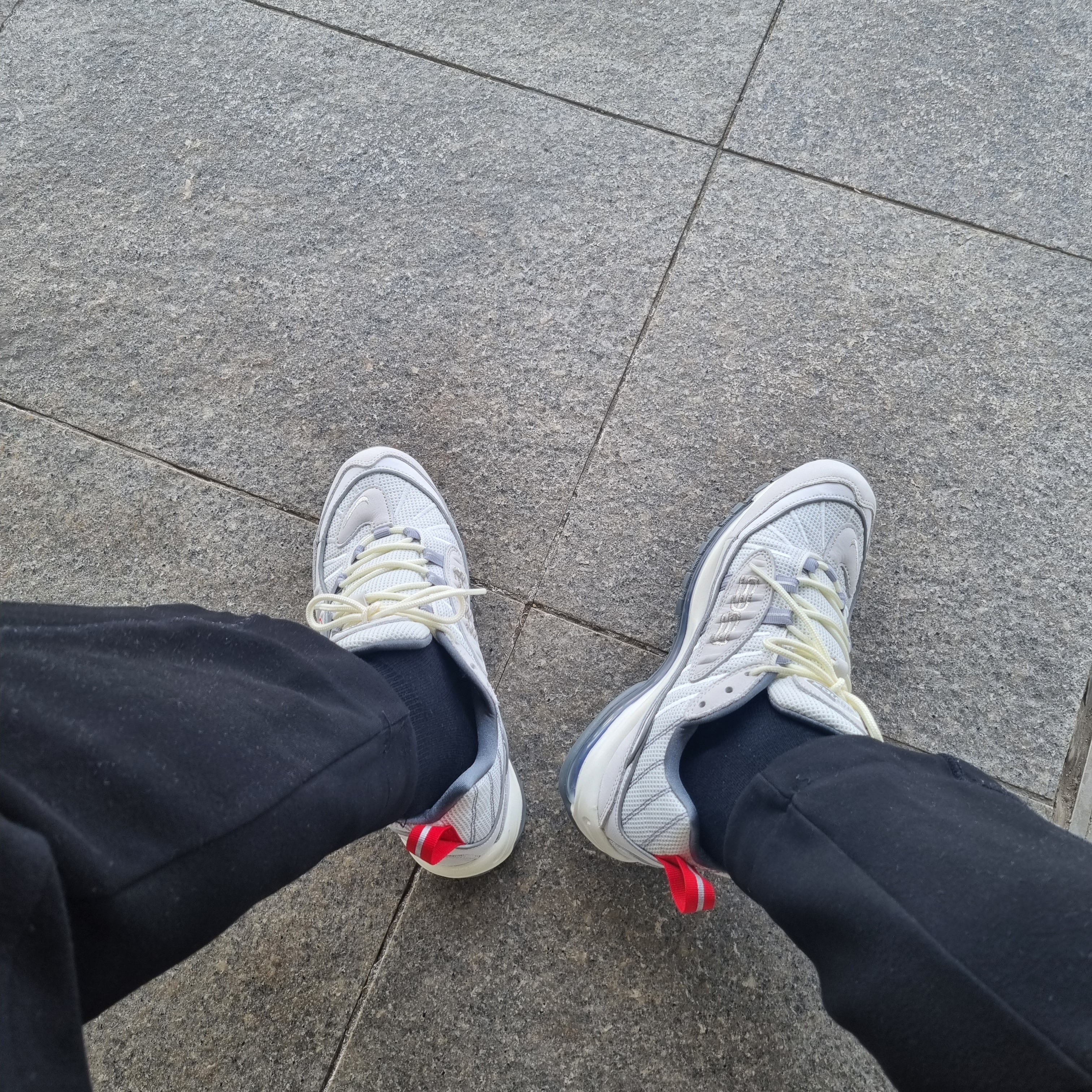 Nike Air Max 98 Summit White 착용 스타일
