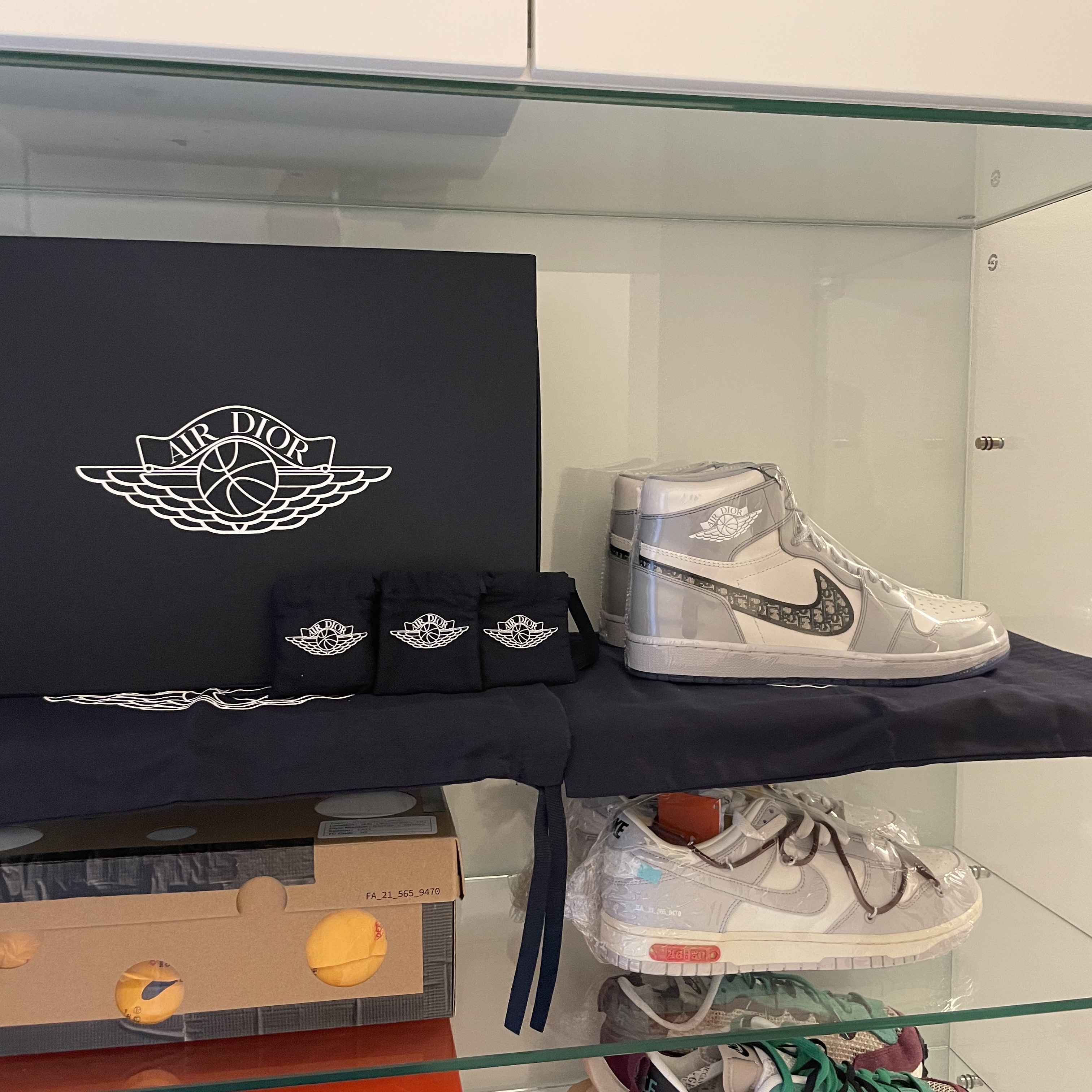 Jordan 1 x Dior High OG, Nike x Sacai VaporWaffle String & Black Villain Red 착용 스타일 - 2
