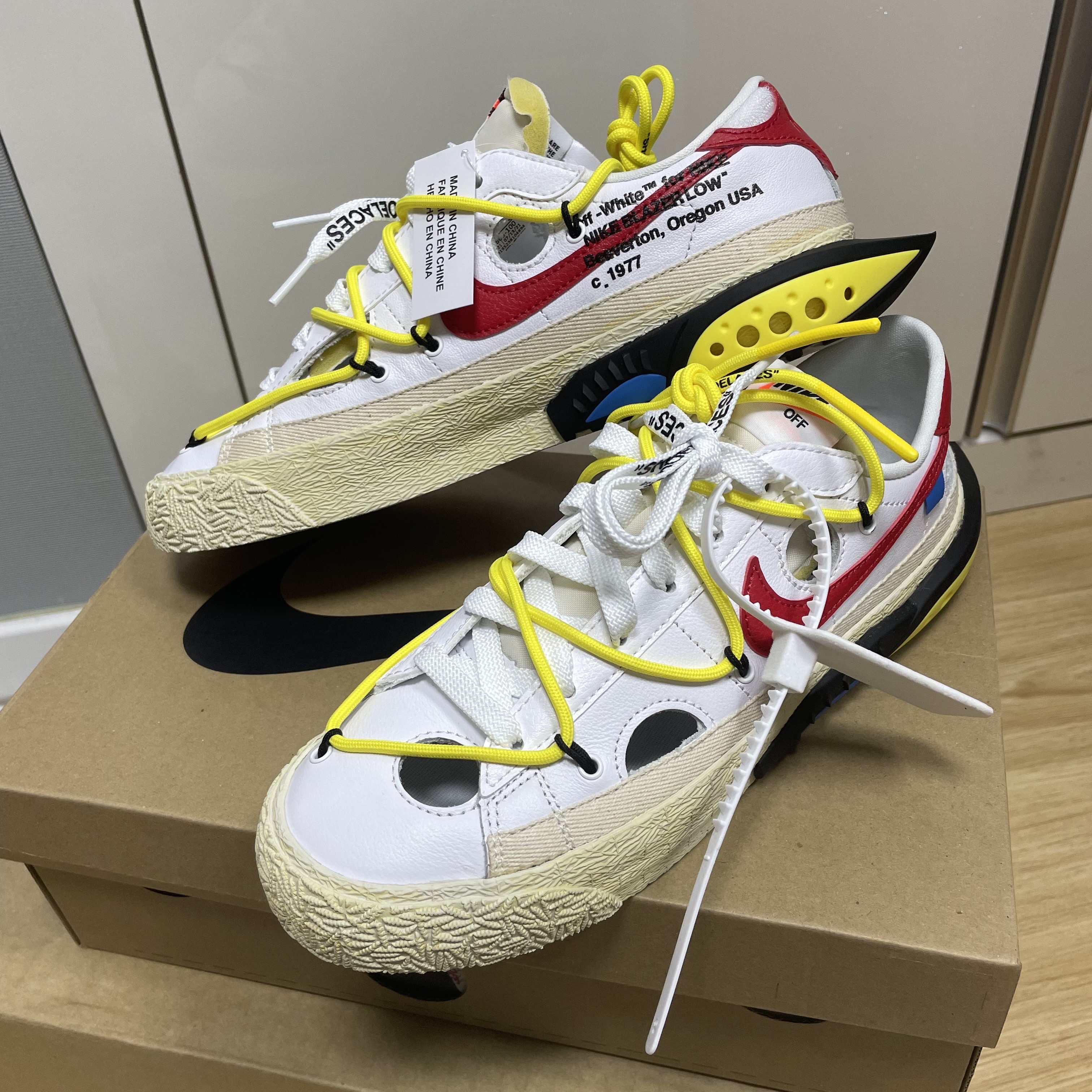 Nike x Off-White Blazer Low '77 White and University Red 착용 스타일 - 1