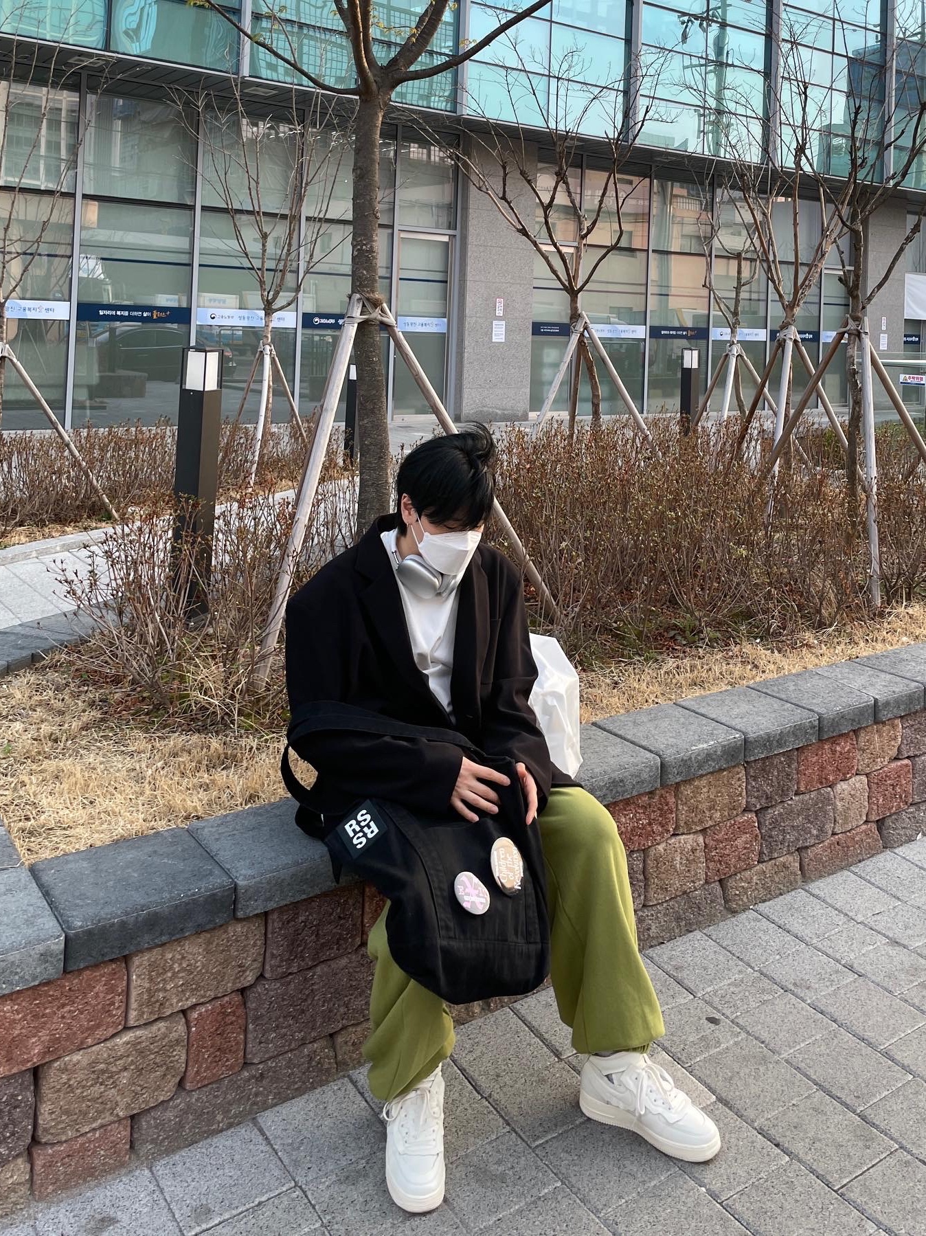 Nike x Comme des Garcons Homme Plus Air Force Mid White, Apple AirPods Max Lightning Silver (Korean Ver.) 착용 스타일 - 5