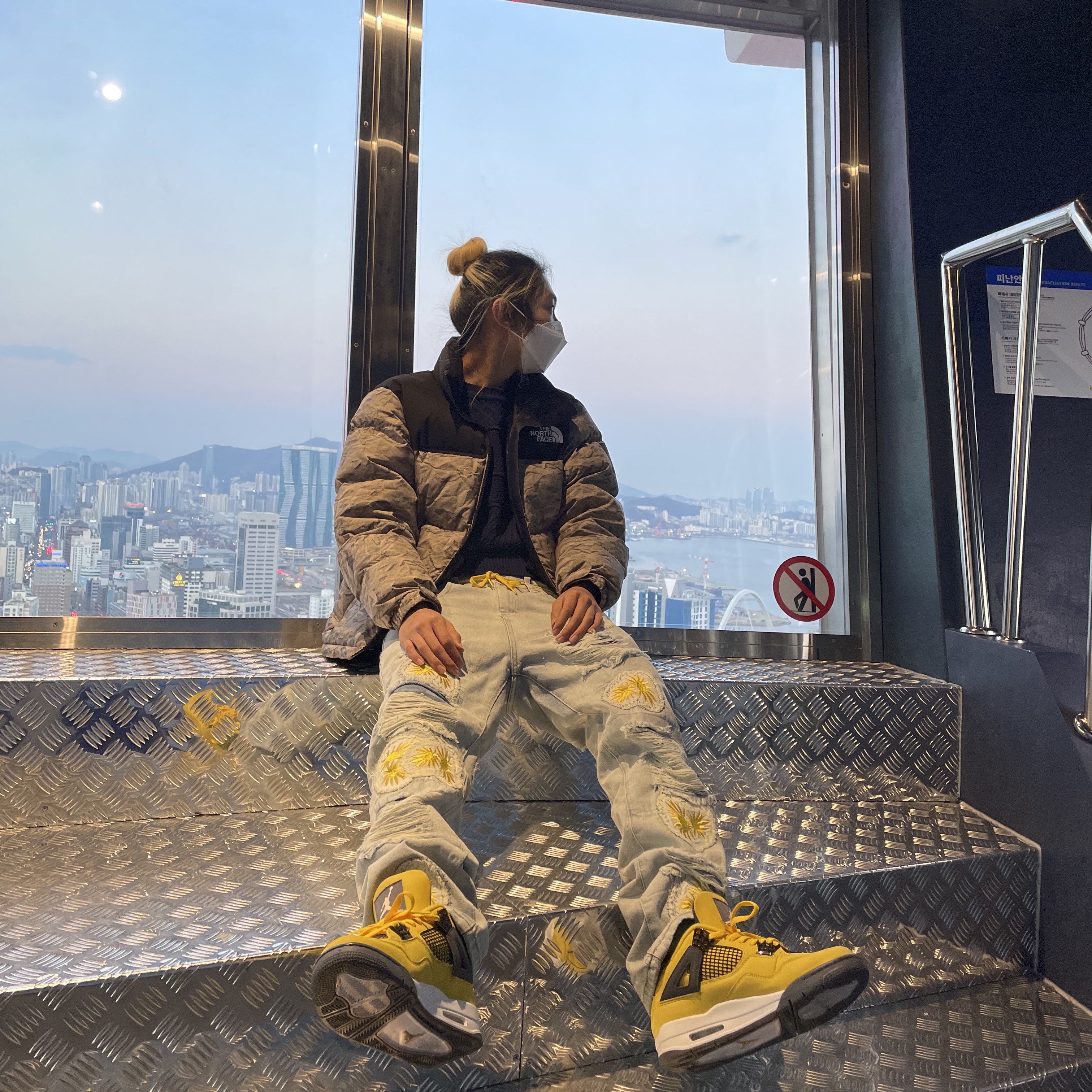 Jordan 4 Retro Tour Yellow 착용 스타일