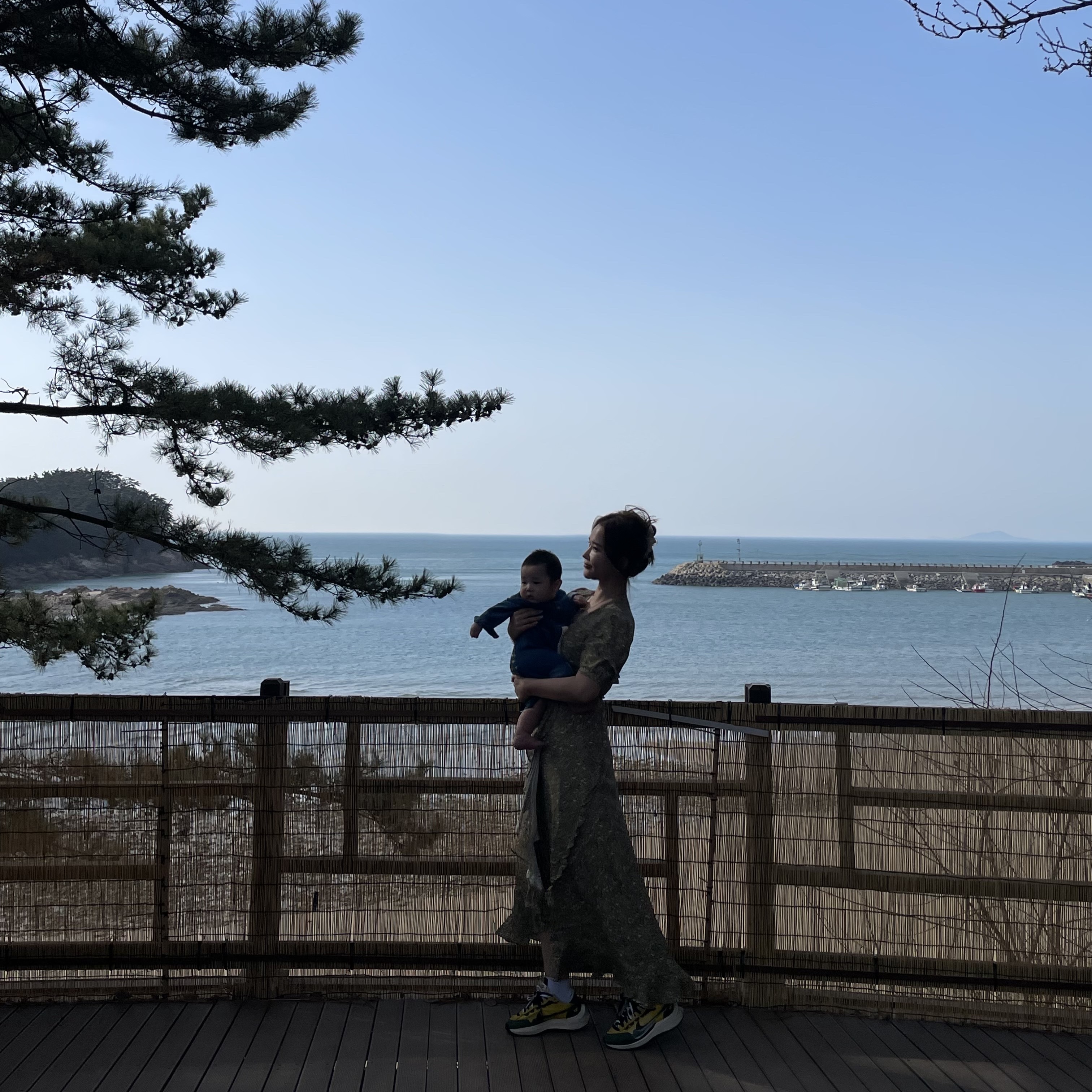 Nike x Sacai VaporWaffle Tour Yellow & Gorge Green Sail 착용 스타일