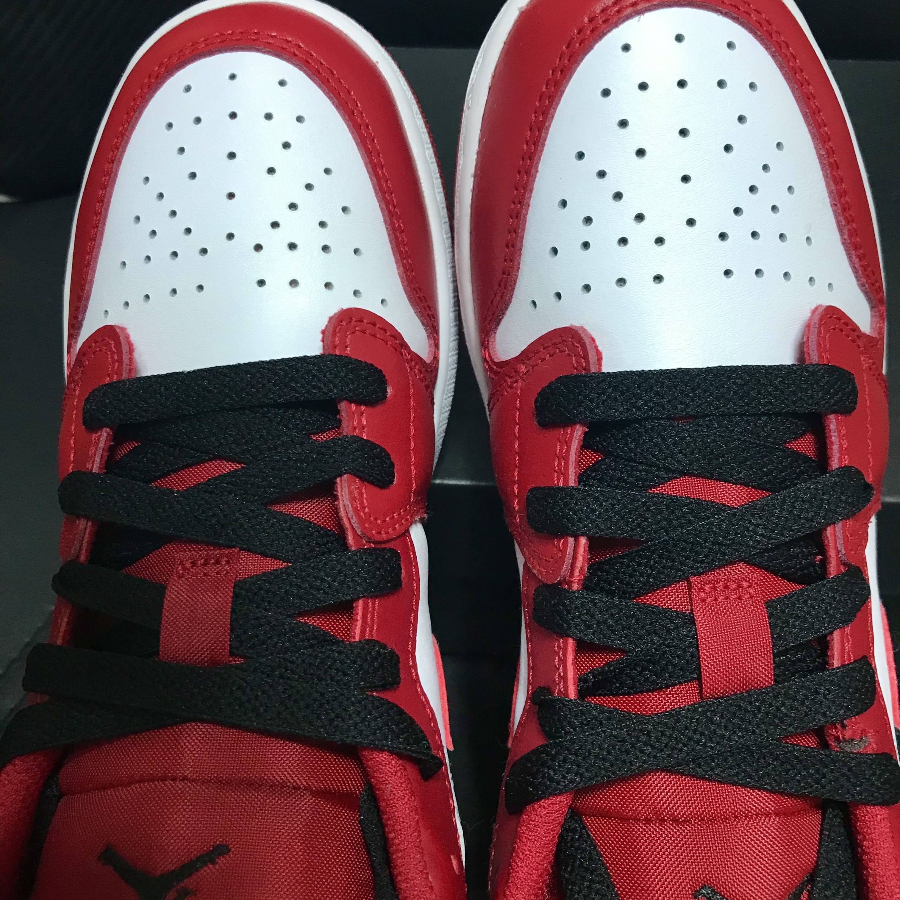 (GS) Jordan 1 Low White Gym Red Black 착용 스타일 - 3