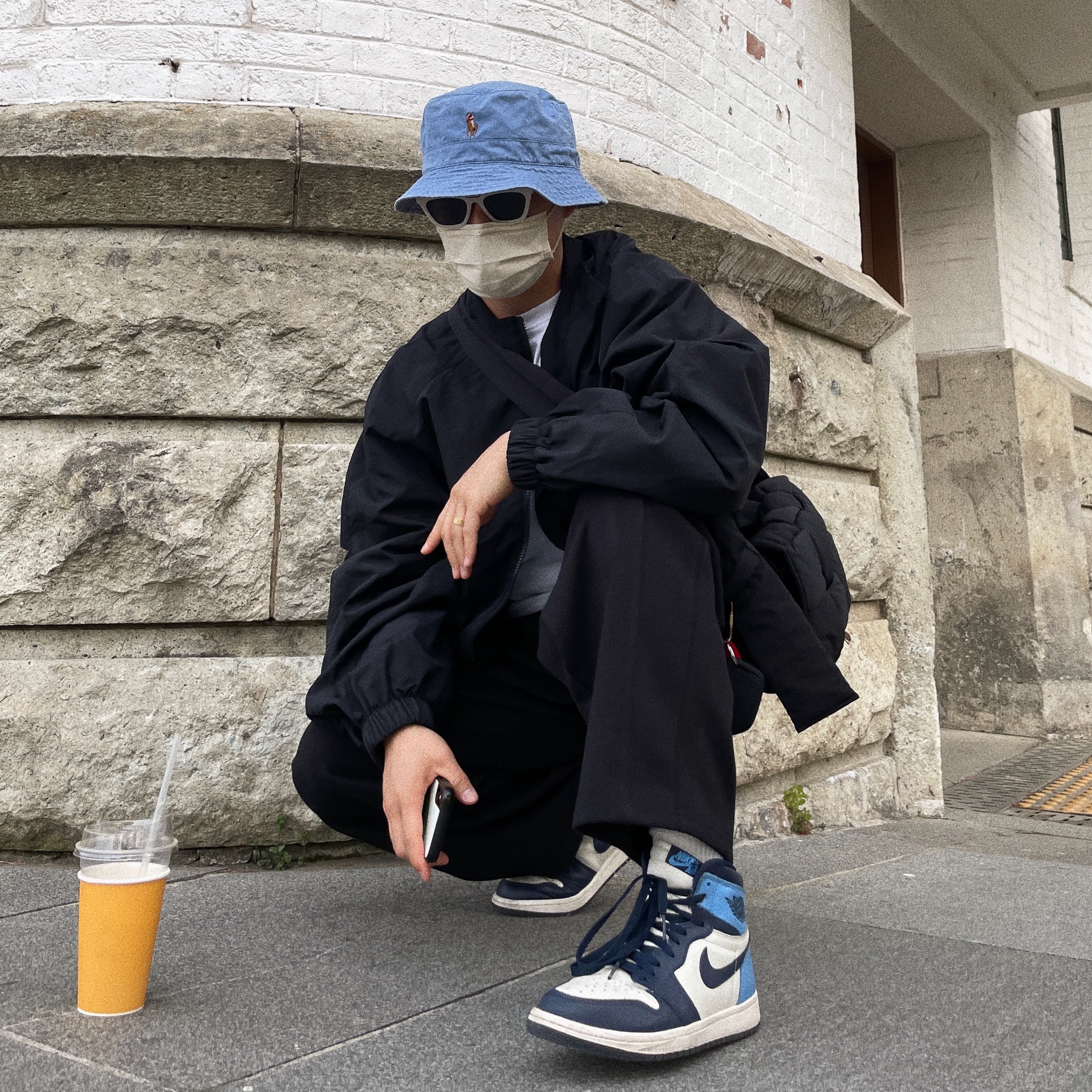 Bottega Veneta Padded Tech Cassette Black, Jordan 1 Retro High Obsidian UNC 착용 스타일