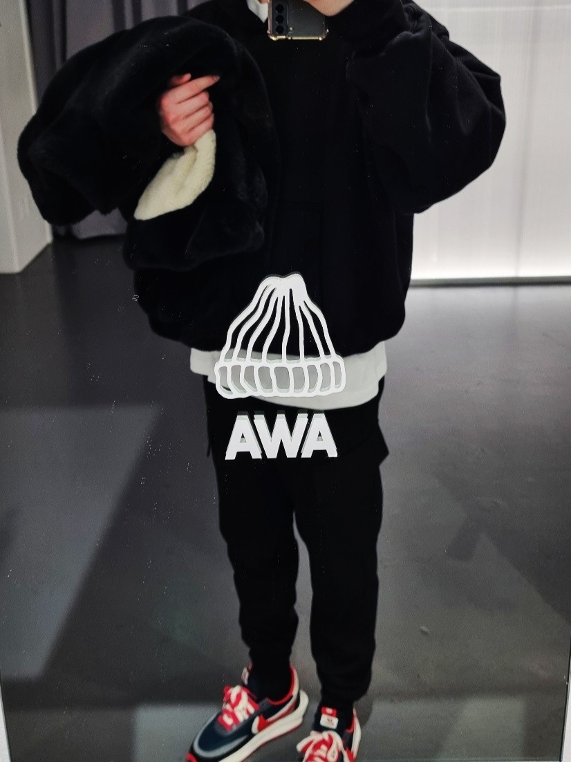 Nike x Sacai x Undercover LDWaffle Midnight Spruce University Red, Yeezy Gap Hoodie Black 착용 스타일