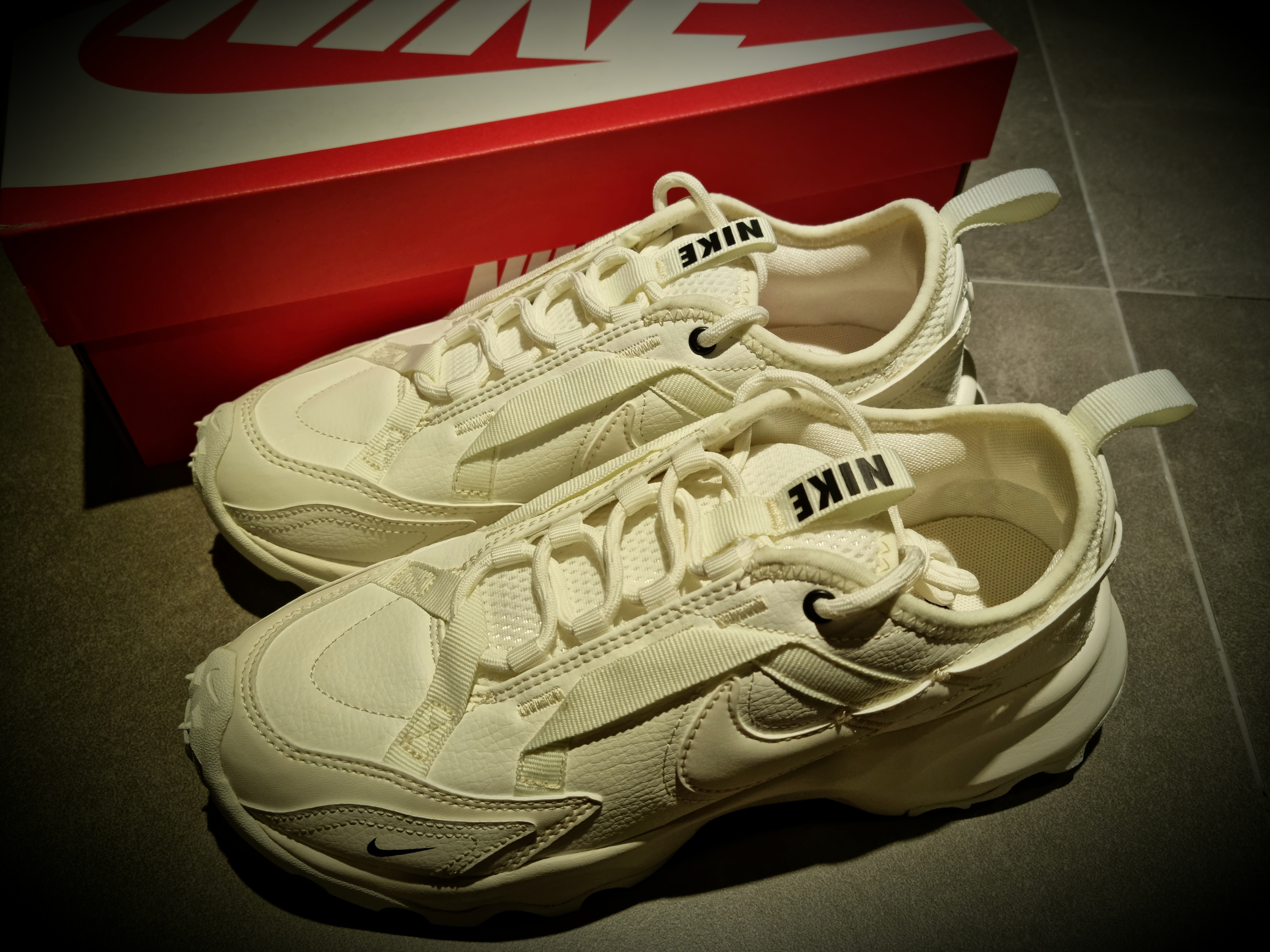 (W) Nike TC 7900 Summit White 착용 스타일 - 3