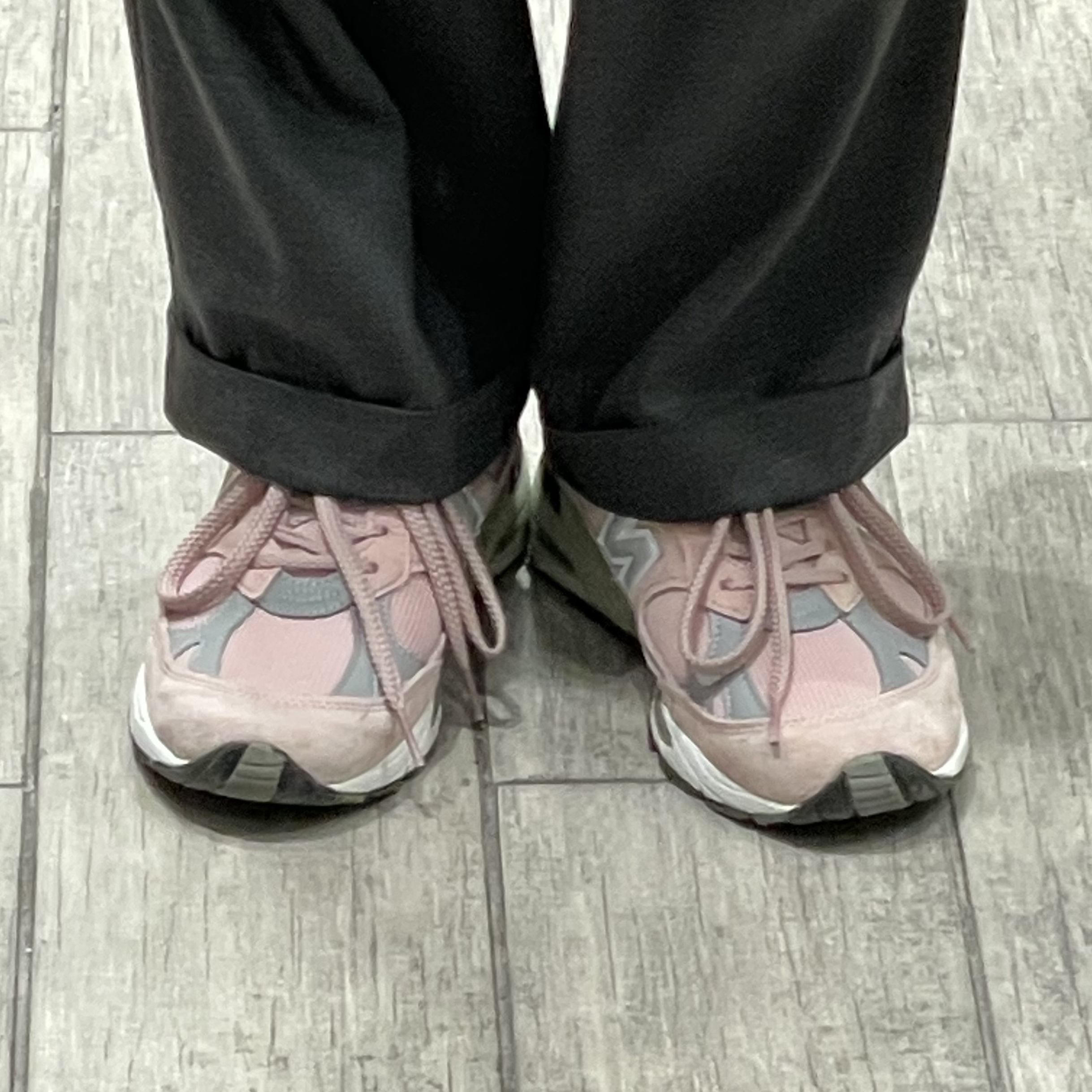 New Balance 991 Made in UK Shy Pink 착용 스타일 - 2