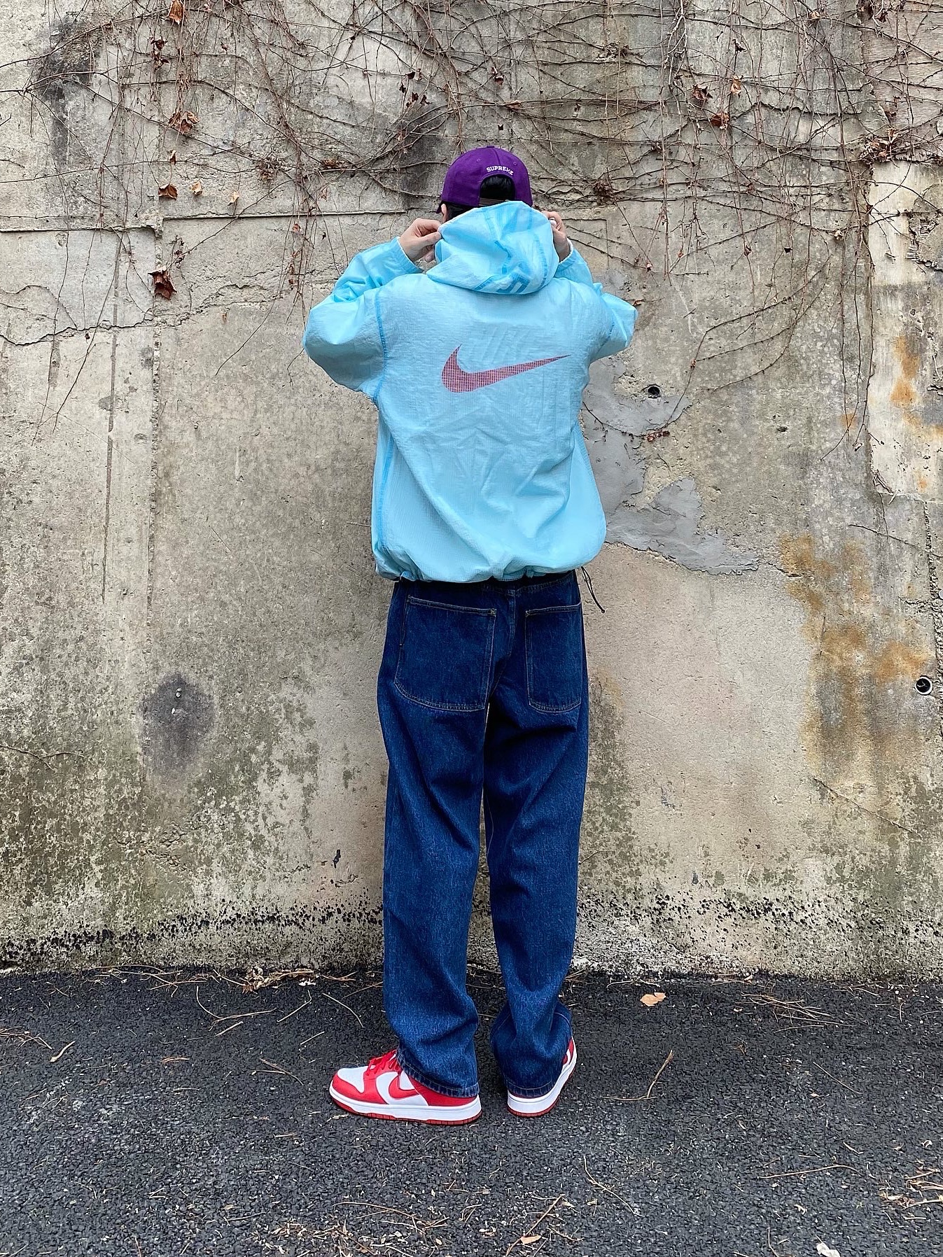 Nike Dunk Low SP University Red 2020, Supreme x Nike Jewel Reversible Ripstop Anorak White - 20FW 착용 스타일 - 2