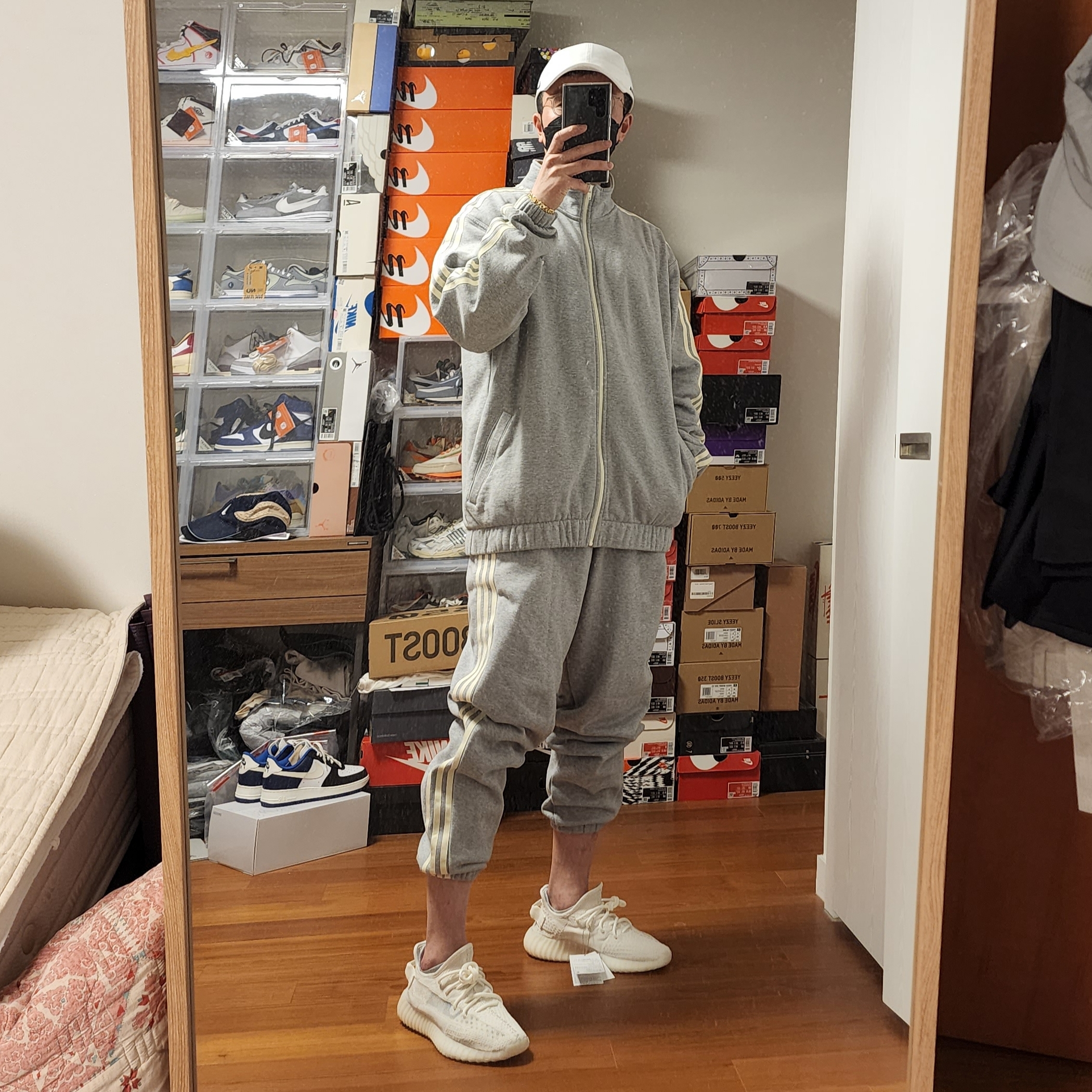 Nike x Drake Nocta Cardinal Stock Essential Cap White, Adidas Yeezy Boost 350 V2 Bone 착용 스타일