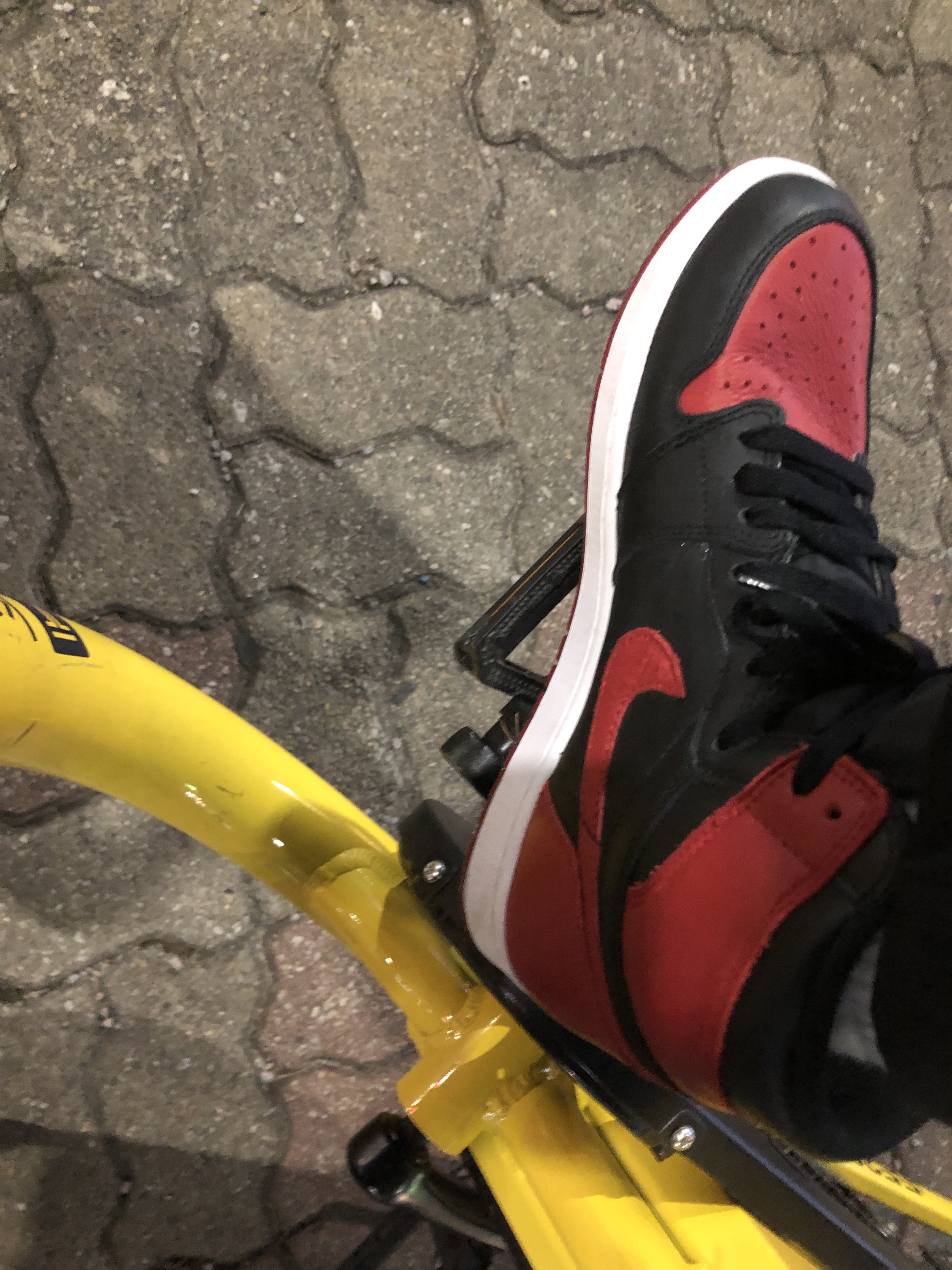 Jordan 1 Retro High OG Bred Banned 2016, Jordan 6 Retro Carmine 2021 착용 스타일 - 2