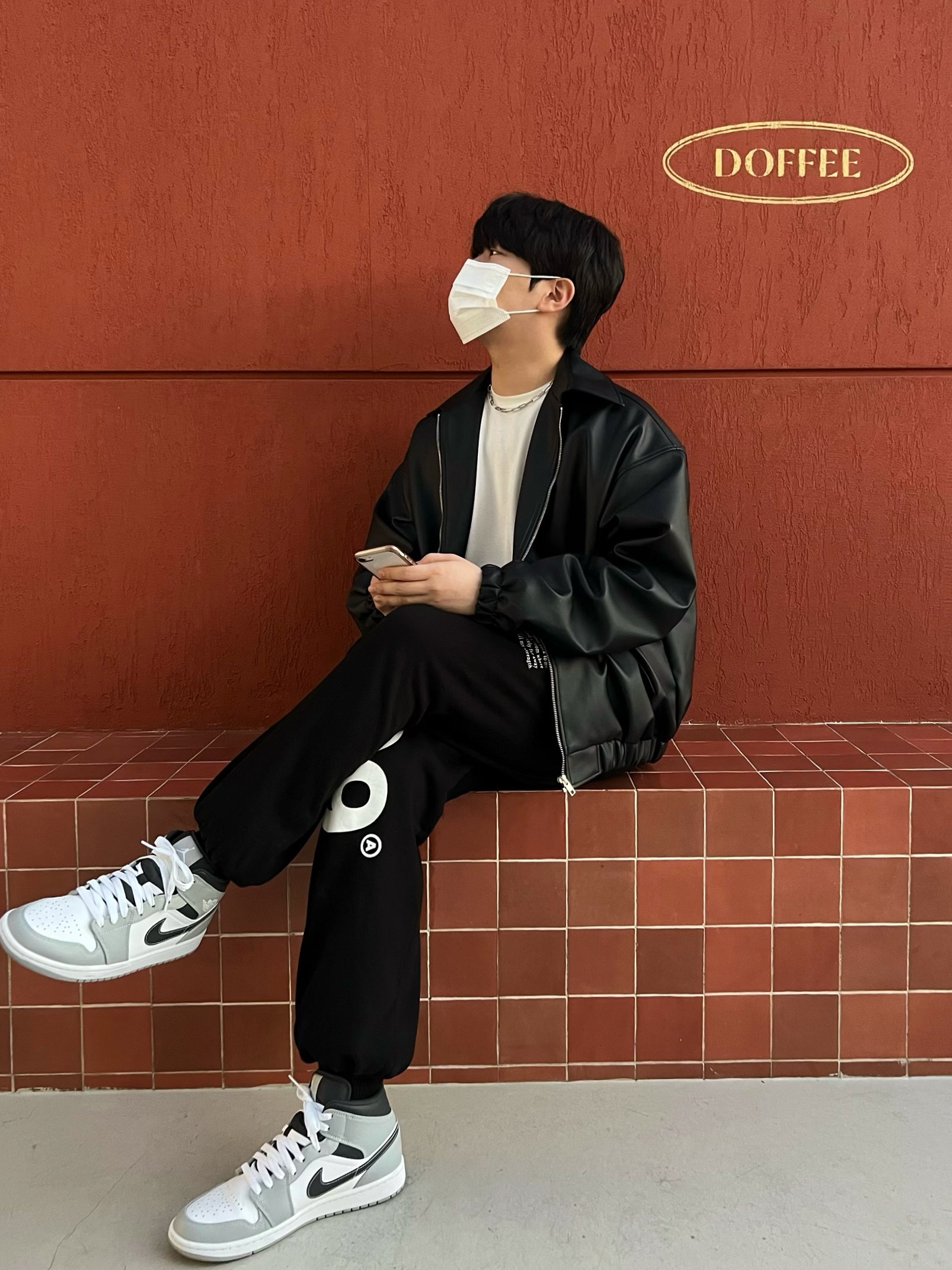 Jordan 1 Mid Light Smoke Grey Anthracite 착용 스타일