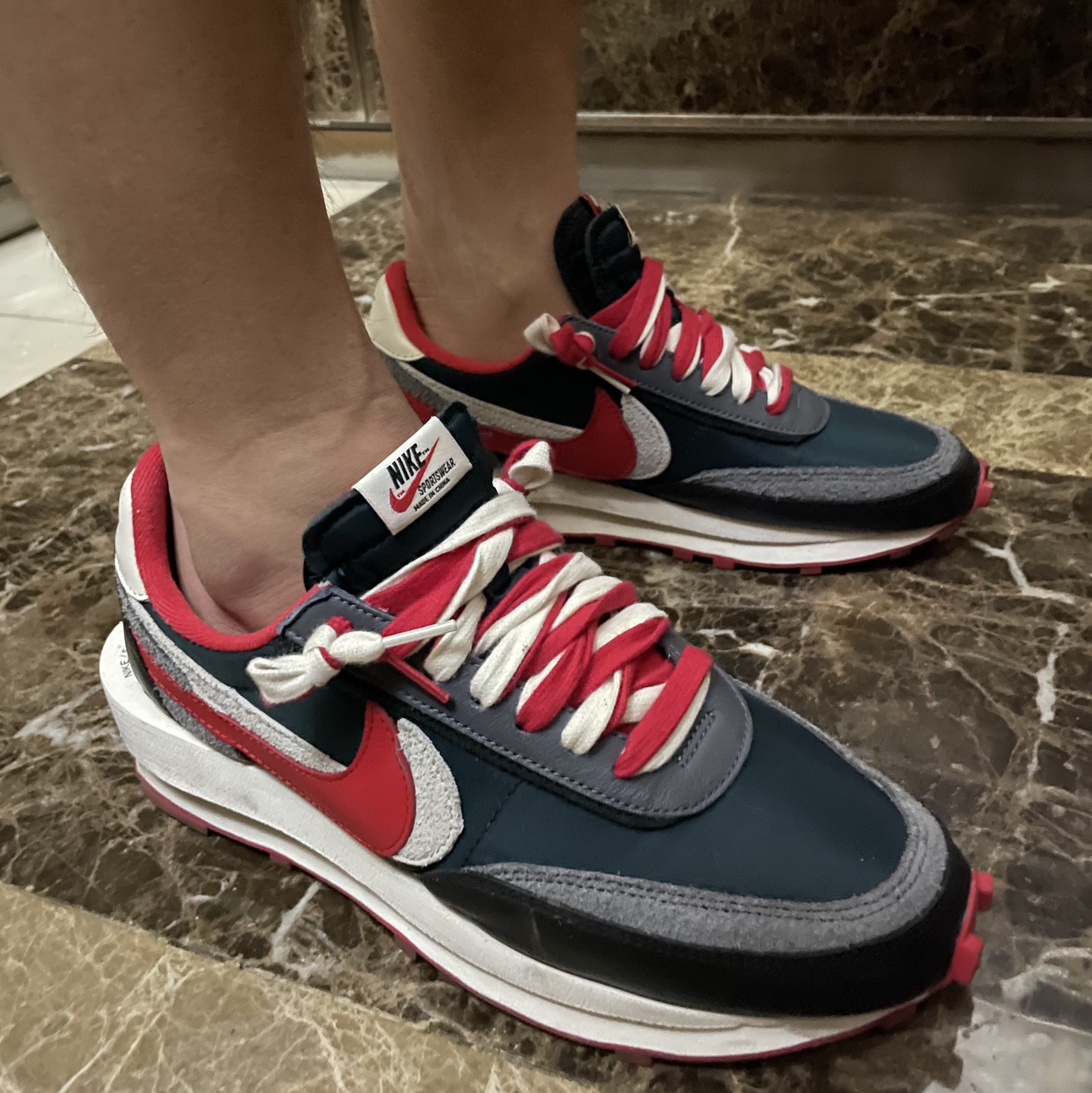 Nike x Sacai x Undercover LDWaffle Midnight Spruce University Red 착용 스타일 - 2