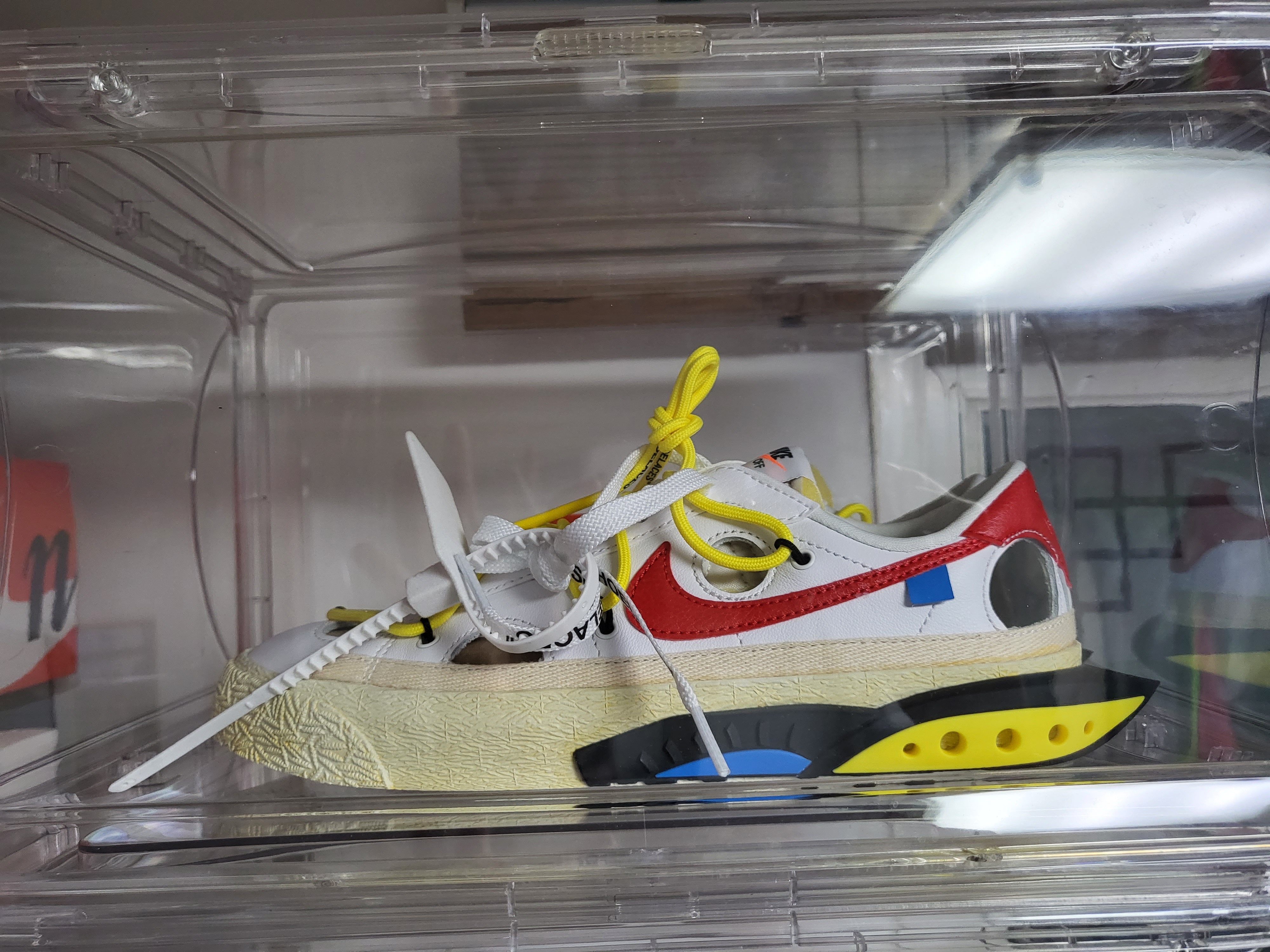 Nike x Off-White Blazer Low '77 White and University Red 착용 스타일 - 3