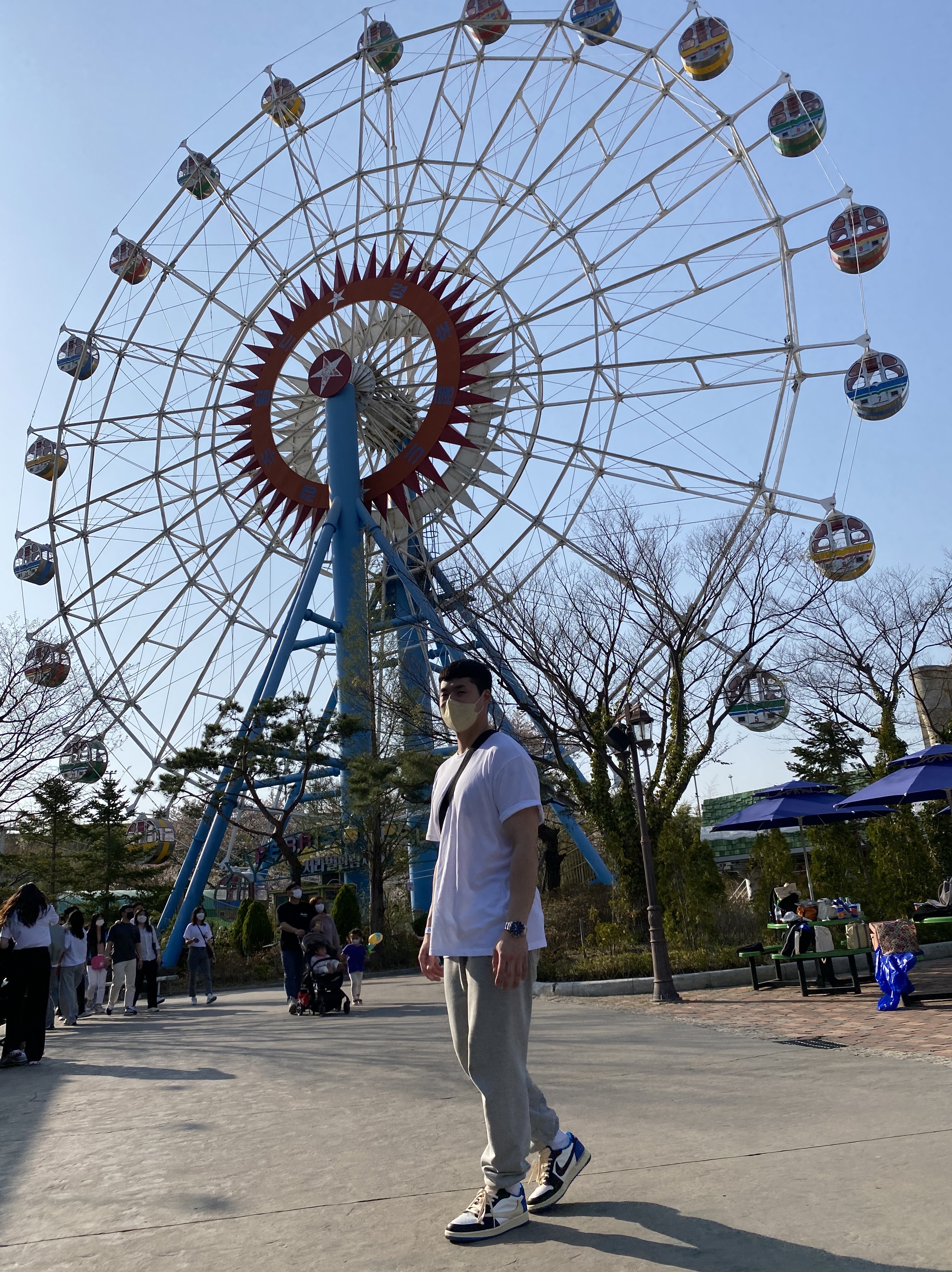 Supreme x The North Face Cargo Jacket Gold - 20SS, Jordan 1 x Travis Scott x Fragment Retro Low OG SP Military Blue 착용 스타일 - 4