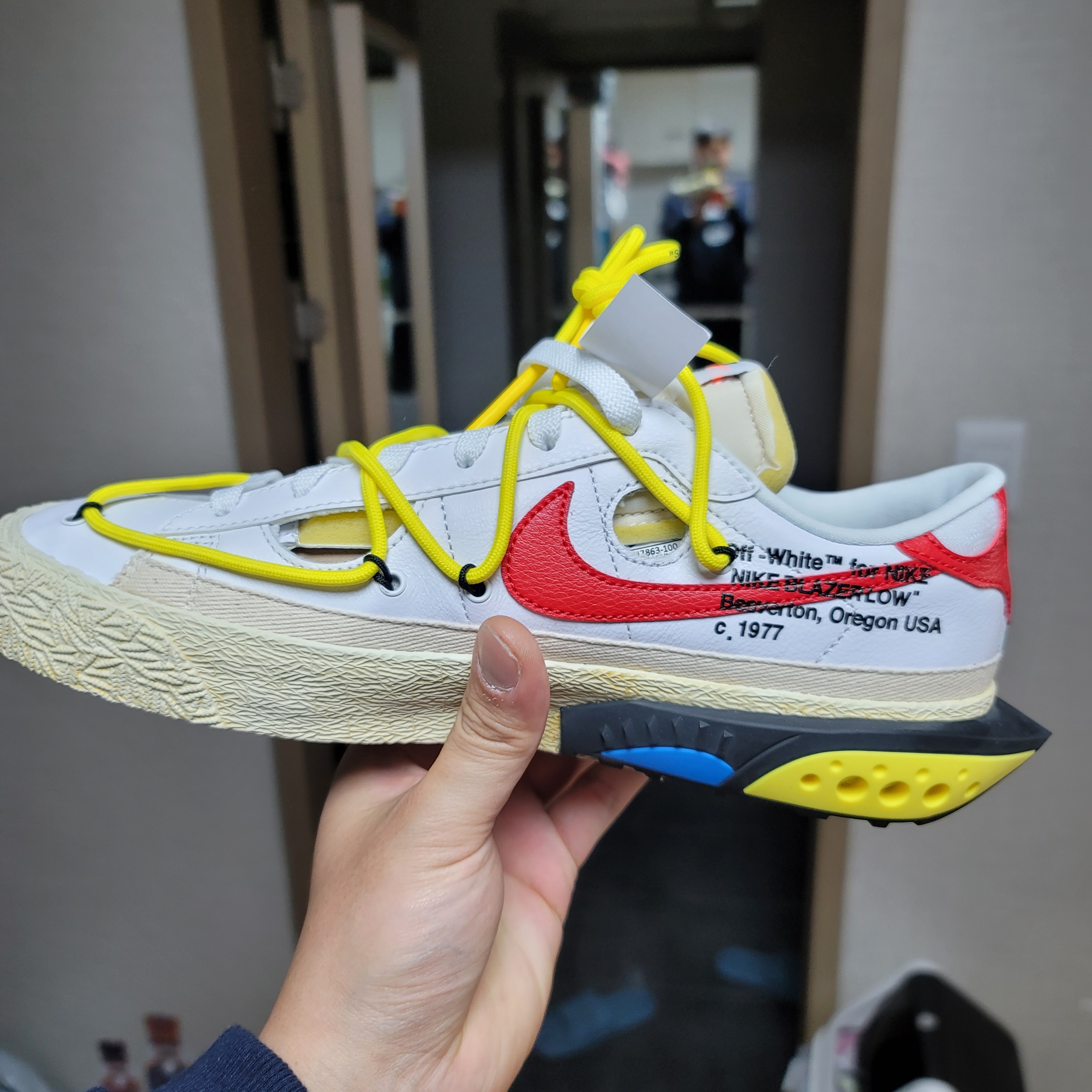 Nike x Off-White Blazer Low '77 White and University Red 착용 스타일 - 1