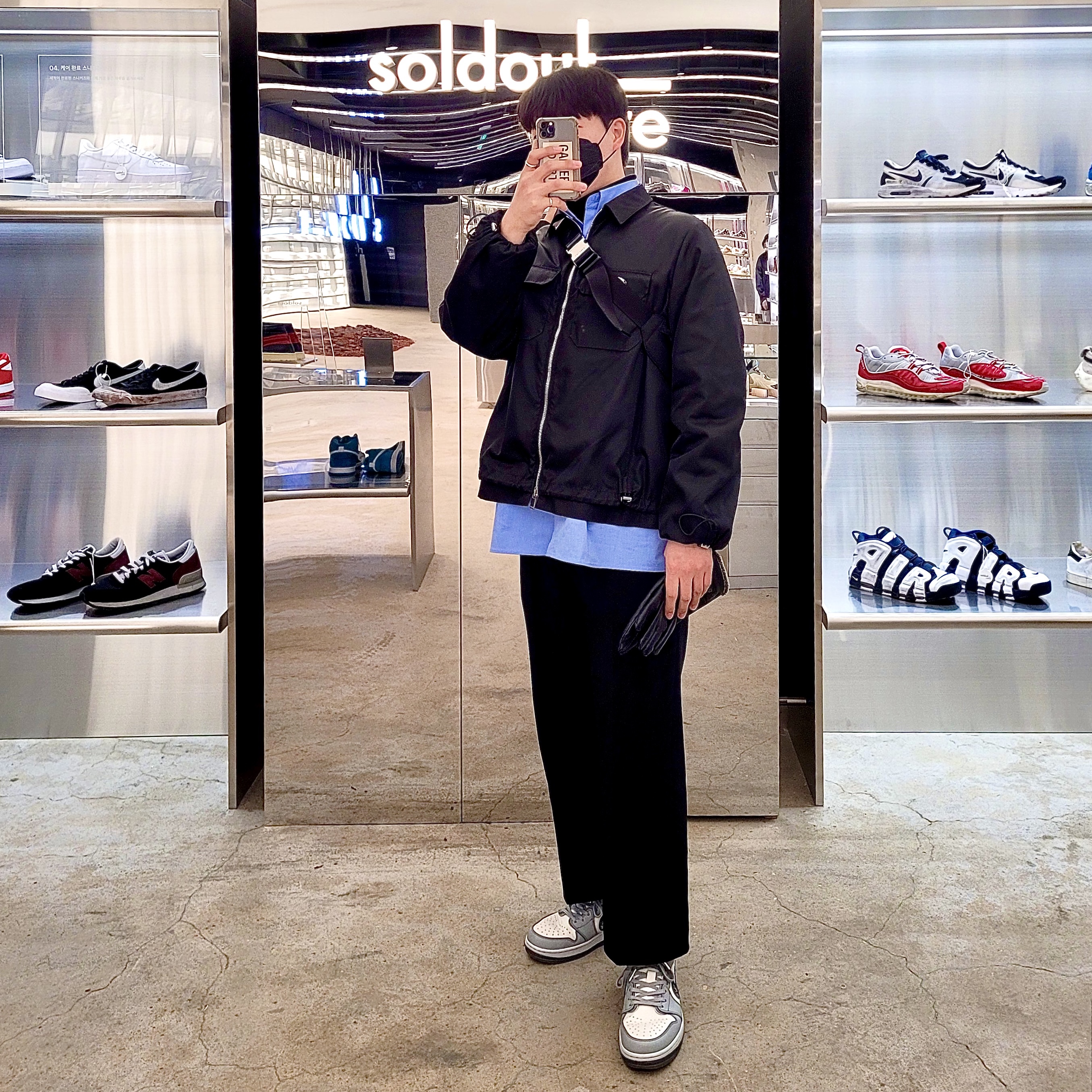 Jordan 1 x Dior Low OG, Prada Re-Nylon and Leather Shoulder Strap Backpack Black 착용 스타일