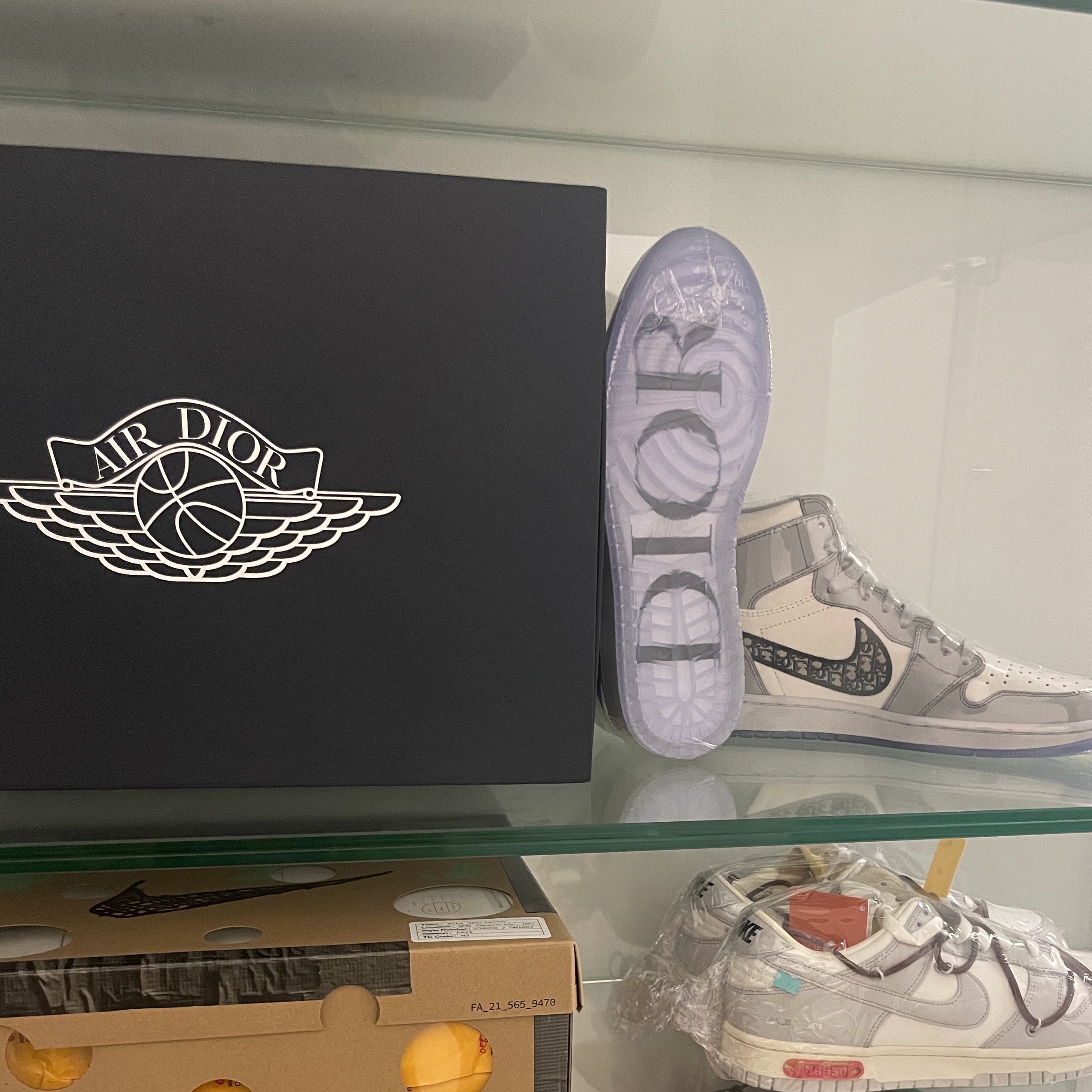 Jordan 1 x Dior High OG, Nike x Sacai VaporWaffle String & Black Villain Red 착용 스타일 - 3