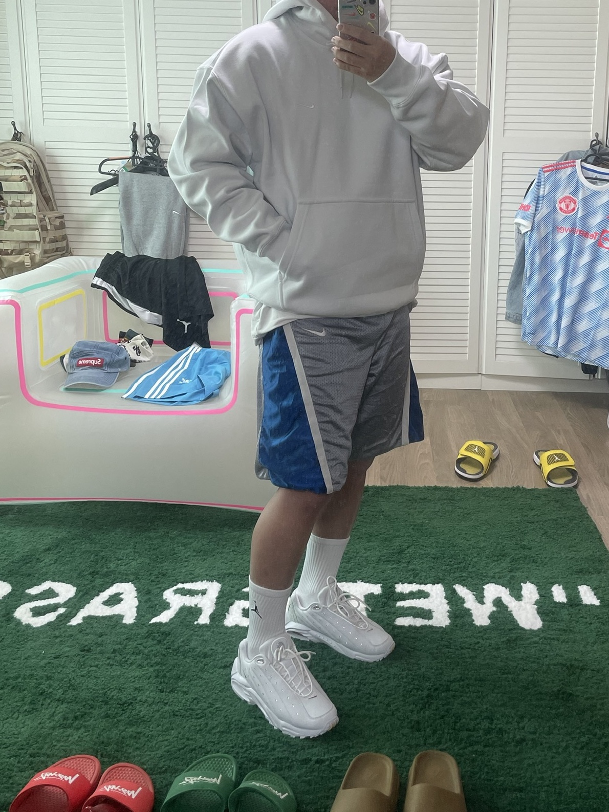 Nike x Drake Nocta Hot Step Air Terra Triple White, Nike NRG Solo Swoosh Fleece Hoodie Summit White - Asia 착용 스타일 - 4