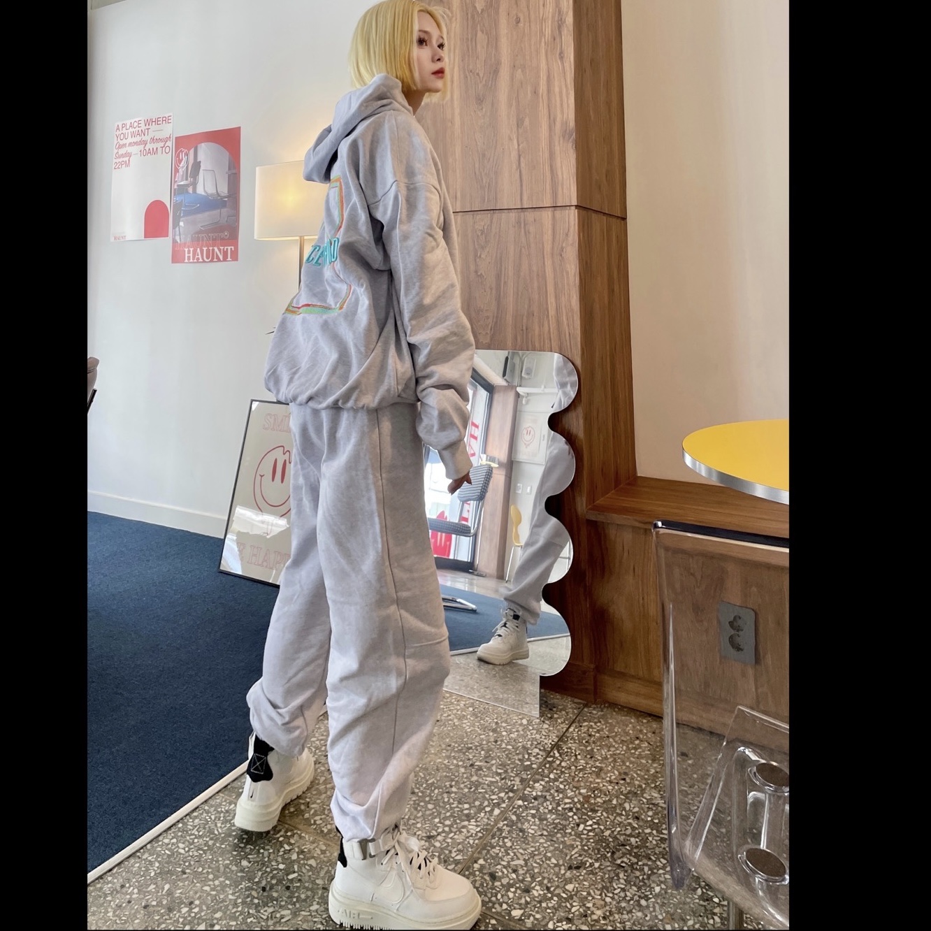 (W) Nike Air Force 1 High Utility 2.0 Summit White 착용 스타일 - 2