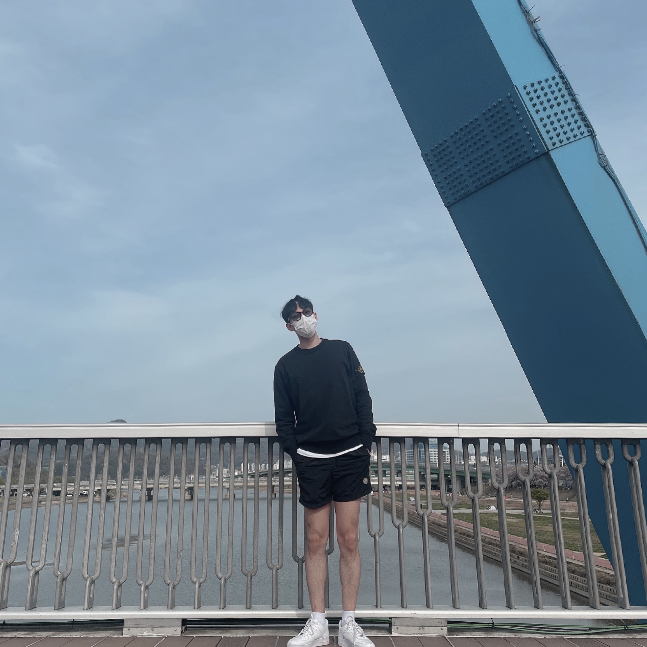 Stone Island 63051 Crewneck Sweatshirt Black - 22SS, Stone Island B0943 Nylon Metal Swimming Trunk Black - 21SS 착용 스타일