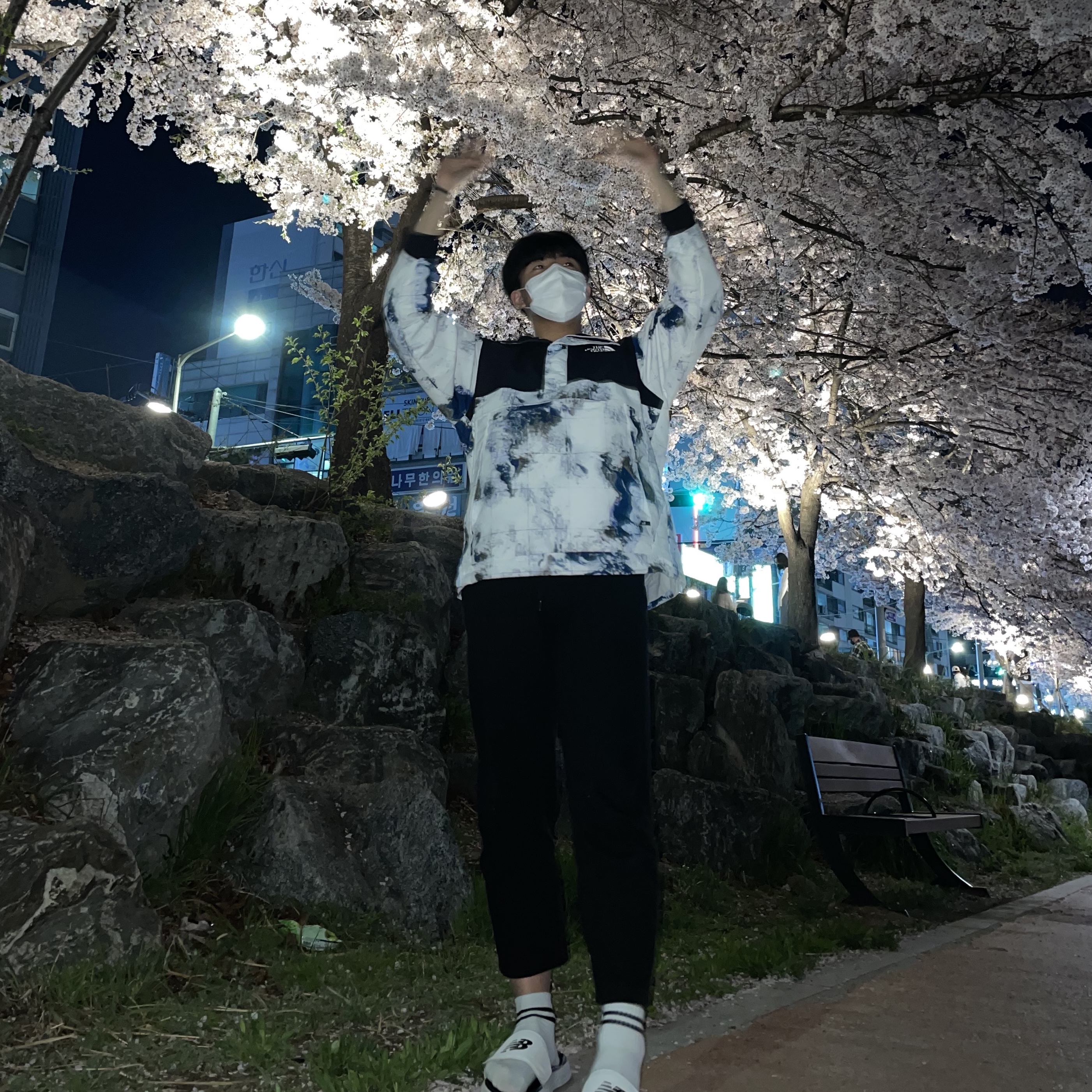 The North Face White Label Novelty Dalton Anorak White Sand 착용 스타일
