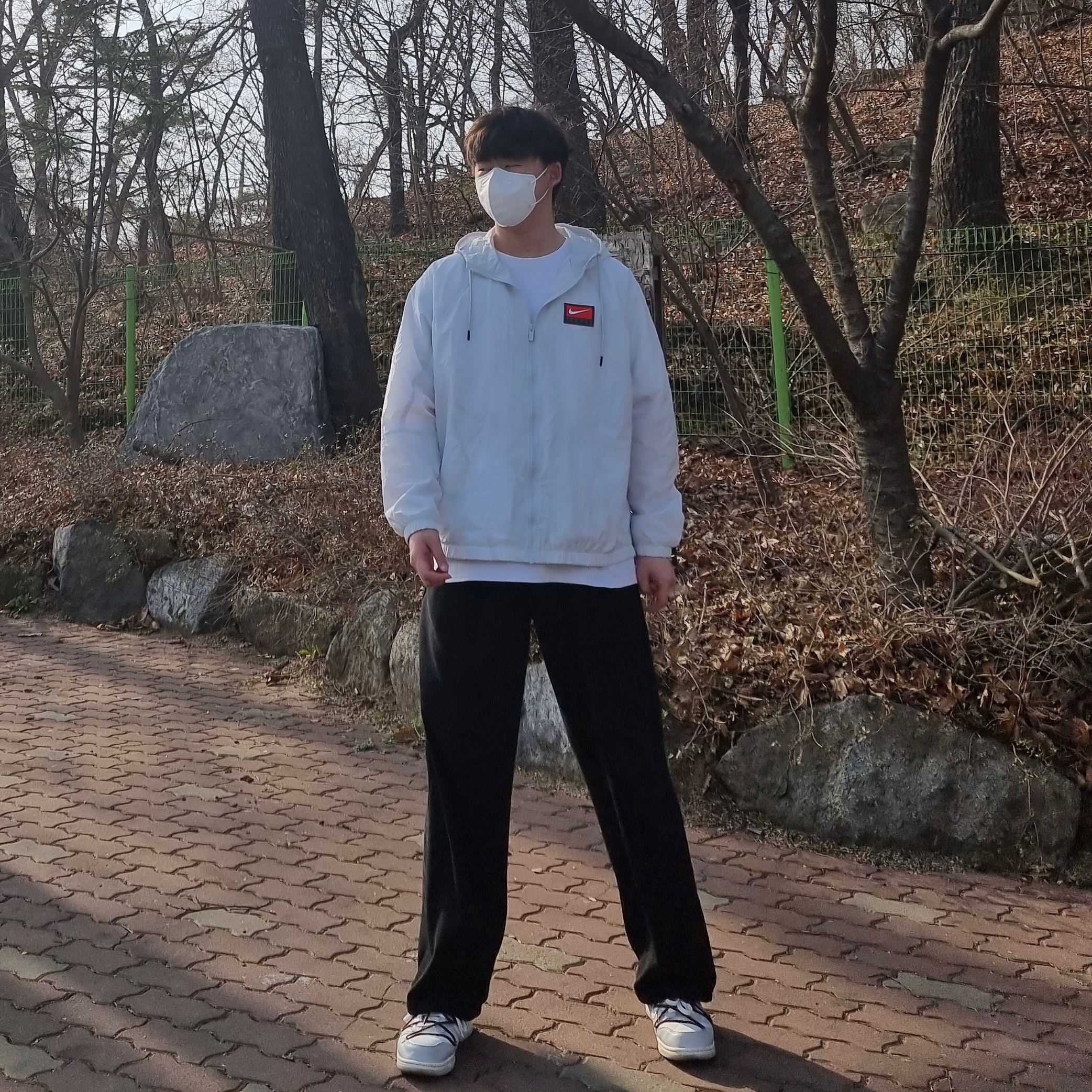 Nike x Off-White Dunk Low The 50 - Lot 46, IAB Studio x Doosan Infracore T-Shirt White 착용 스타일 - 4