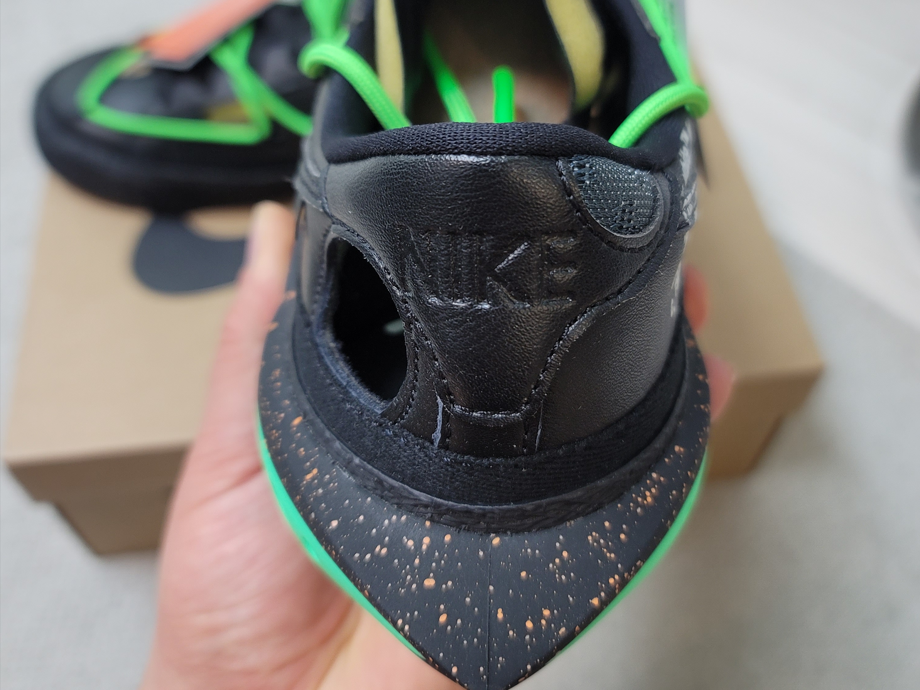 Nike x Off-White Blazer Low '77 Black and Electro Green 착용 스타일 - 5