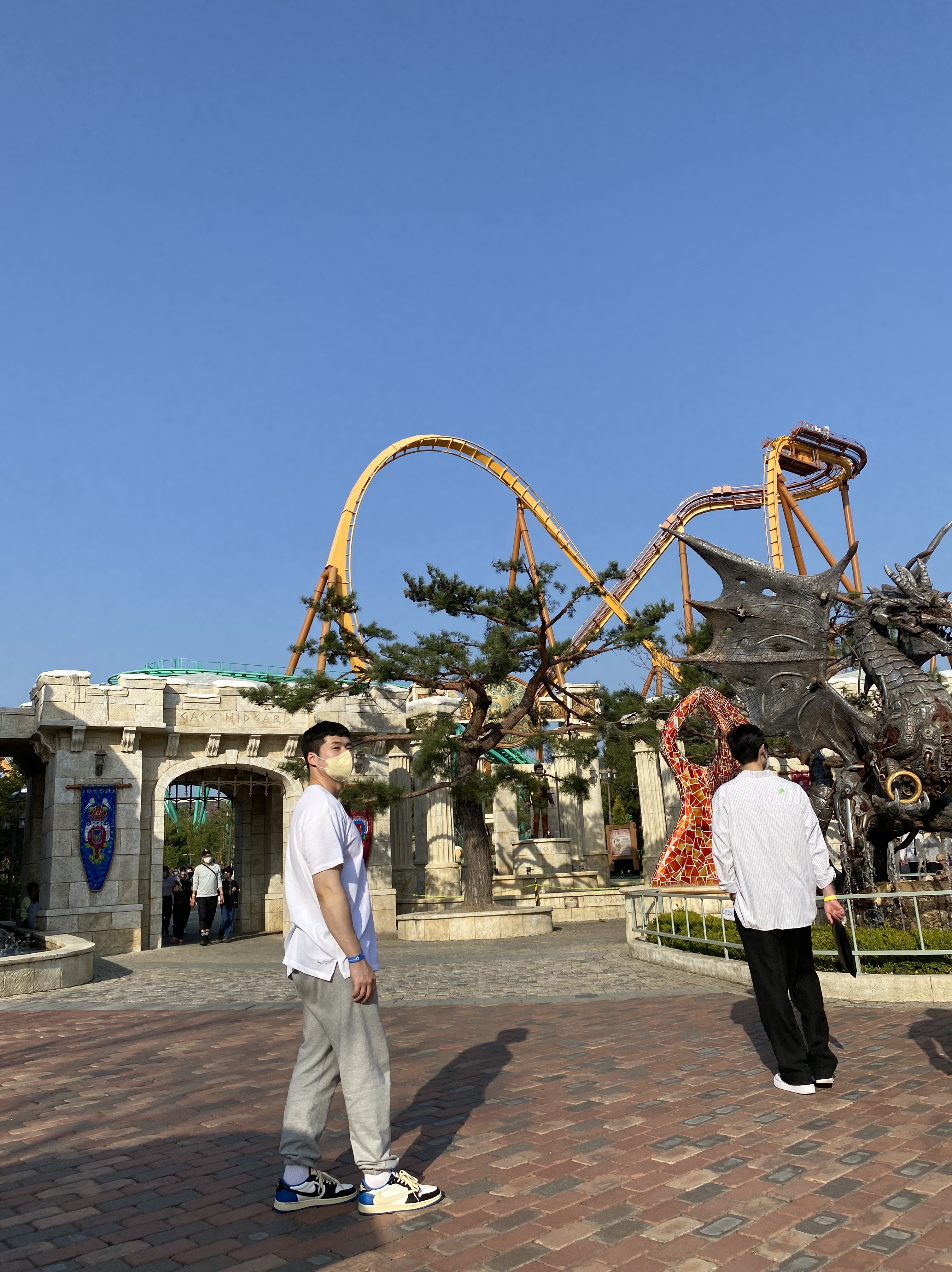 Supreme x The North Face Cargo Jacket Gold - 20SS, Jordan 1 x Travis Scott x Fragment Retro Low OG SP Military Blue 착용 스타일 - 5