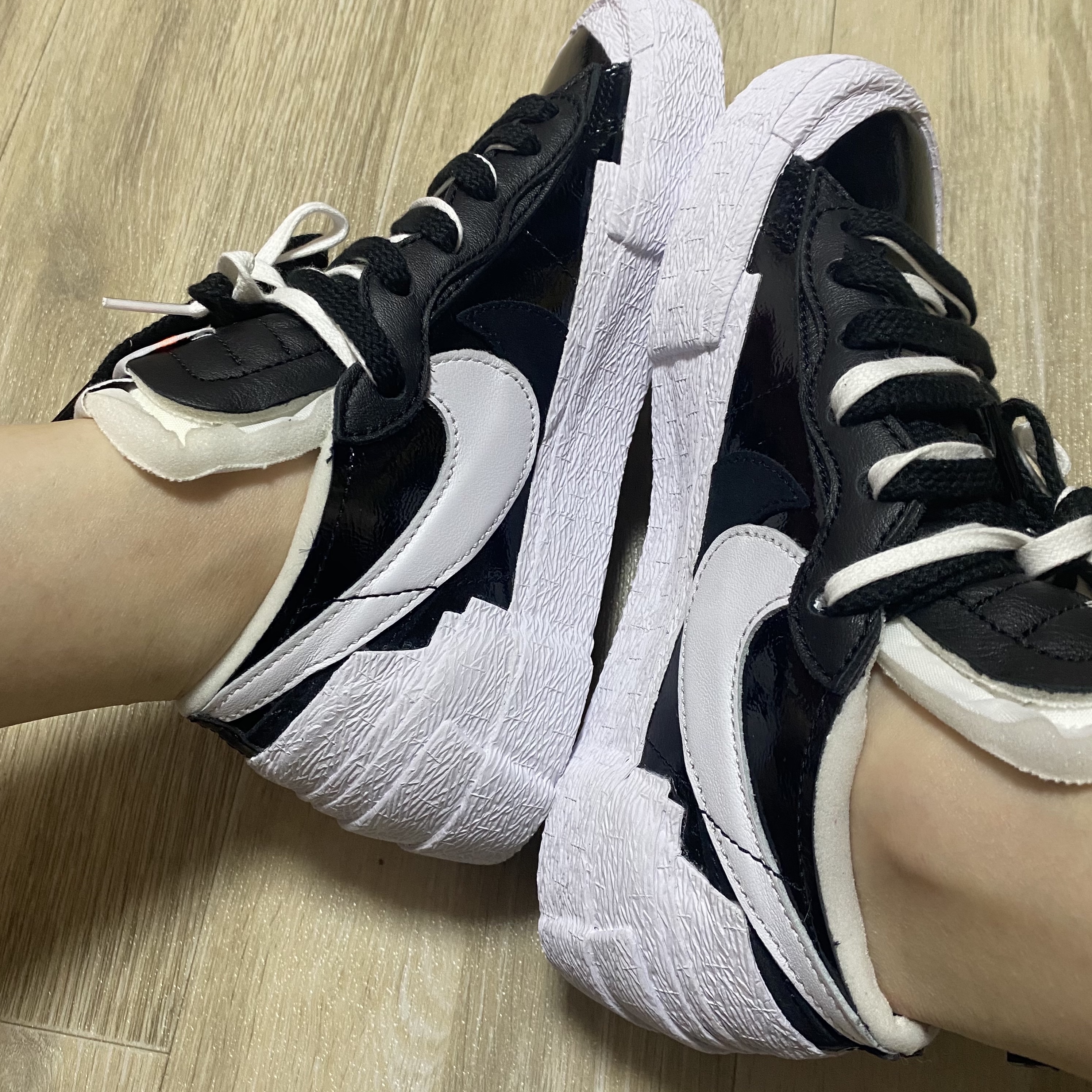 Nike x Sacai Blazer Low Black Patent Leather 착용 스타일