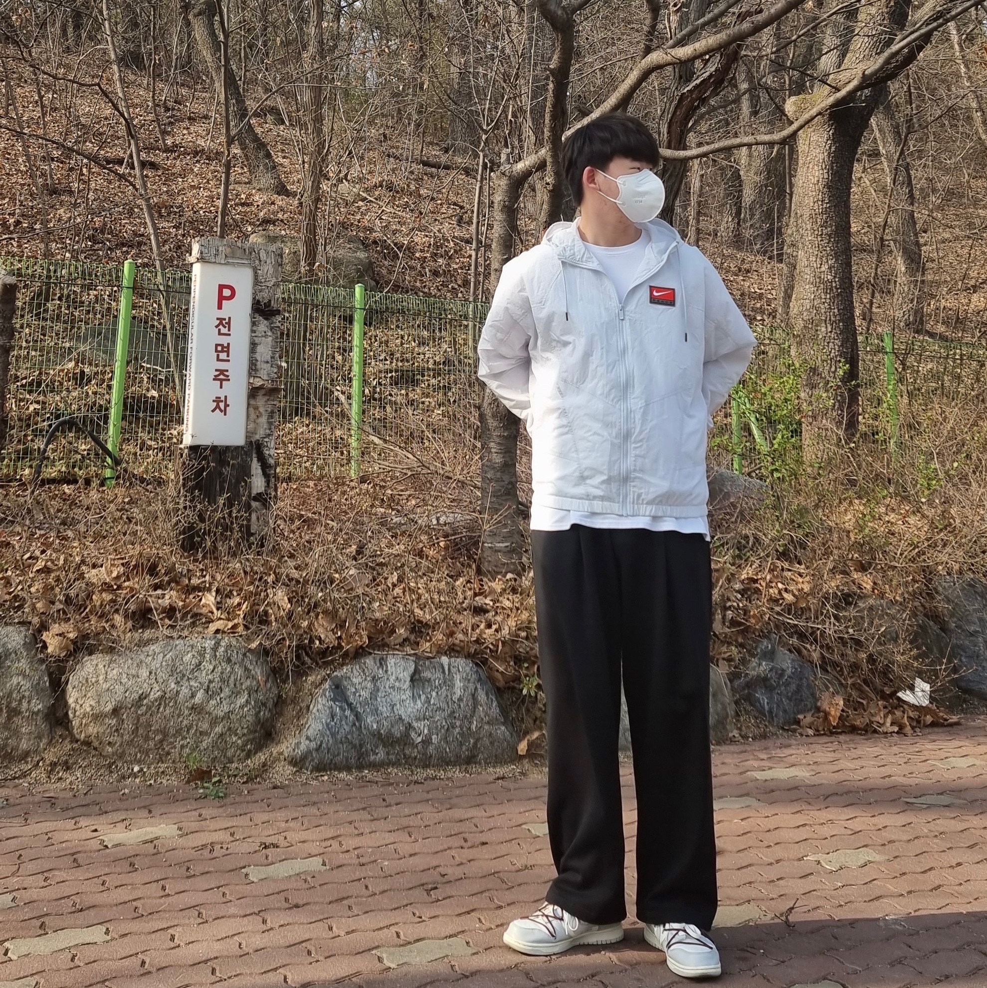 Nike x Off-White Dunk Low The 50 - Lot 46, IAB Studio x Doosan Infracore T-Shirt White 착용 스타일 - 1
