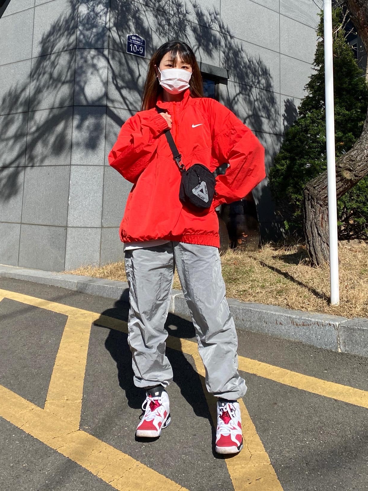 Palace Cordura Double Diamond Shot Bag Black - 21FW, Jordan 6 Retro Carmine 2021 착용 스타일 - 1