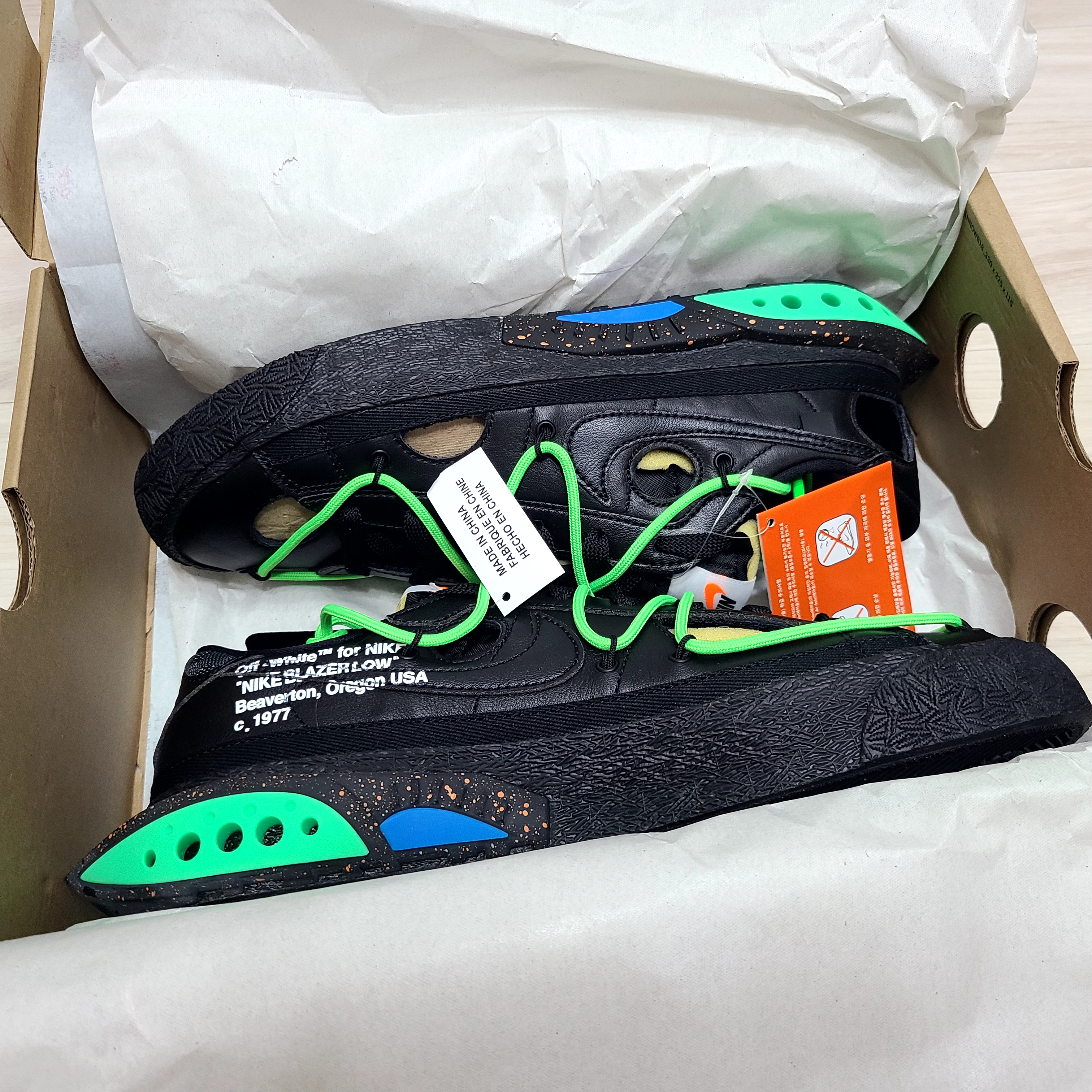 Nike x Off-White Blazer Low '77 Black and Electro Green, Jordan 1 x Travis Scott x Fragment Retro Low OG SP Military Blue 착용 스타일 - 2