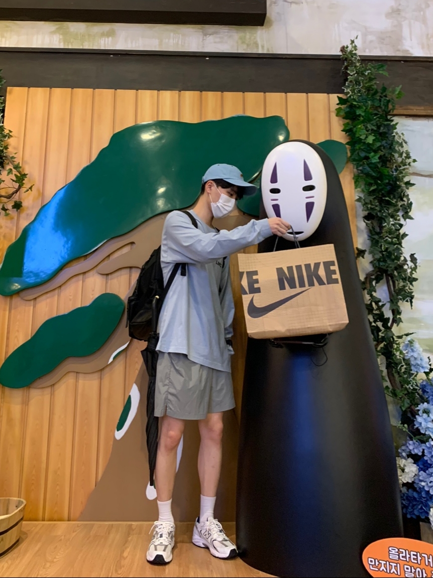 New Balance 530 White, IAB Studio Woven Shorts Gray 착용 스타일 - 1