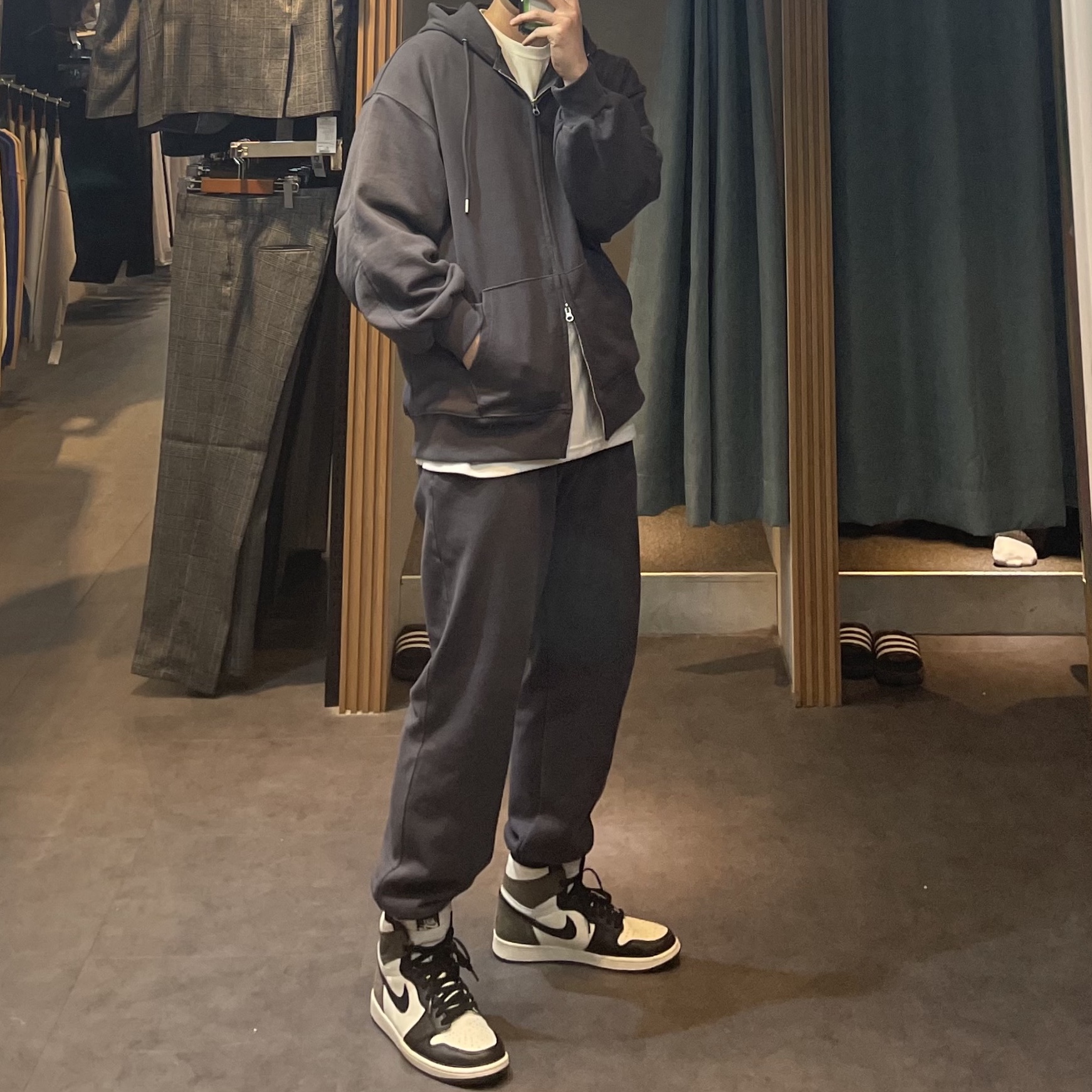 Jordan 1 Retro High OG Black Mocha 착용 스타일