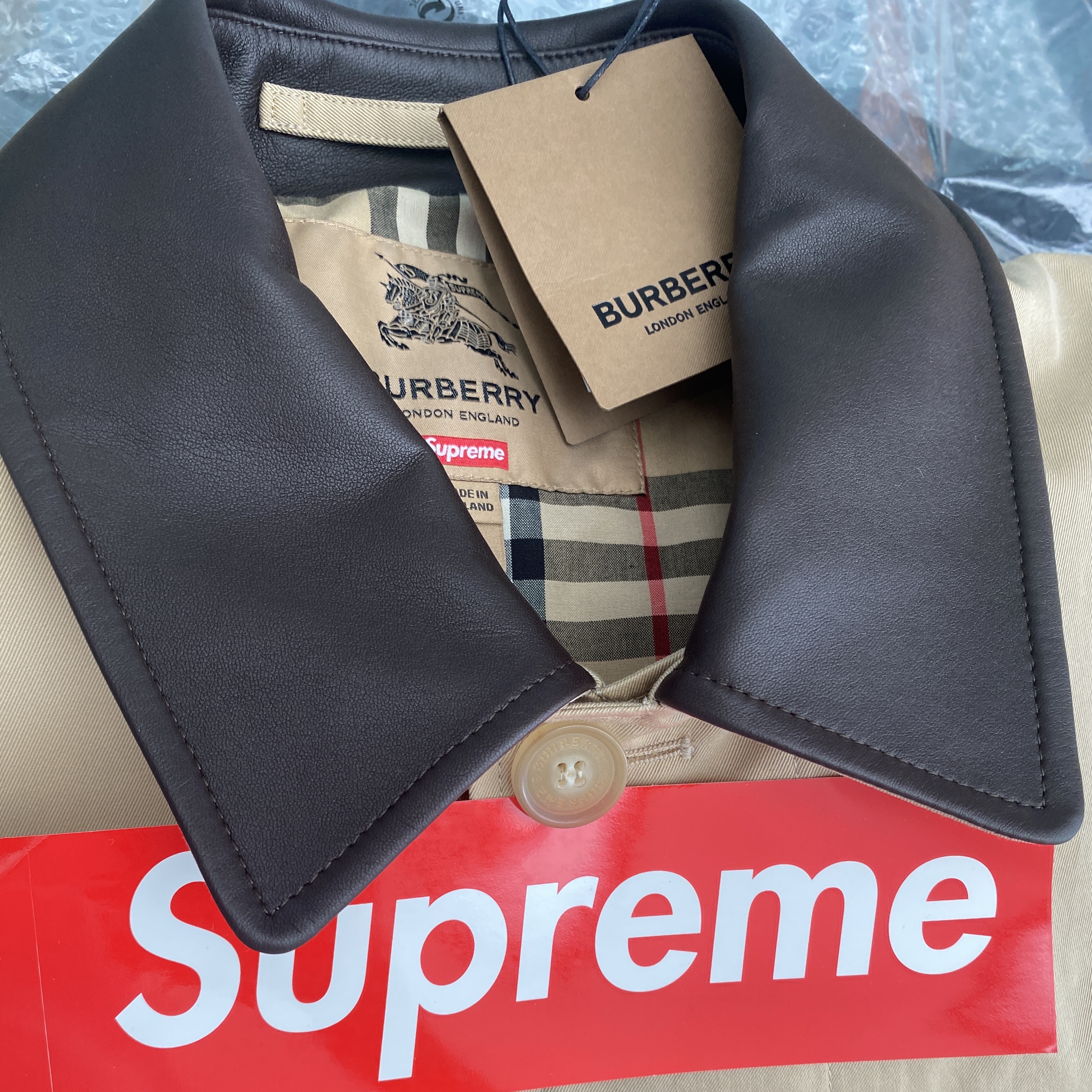 Supreme x Burberry Leather Collar Trench Beige - 22SS 착용 스타일 - 1