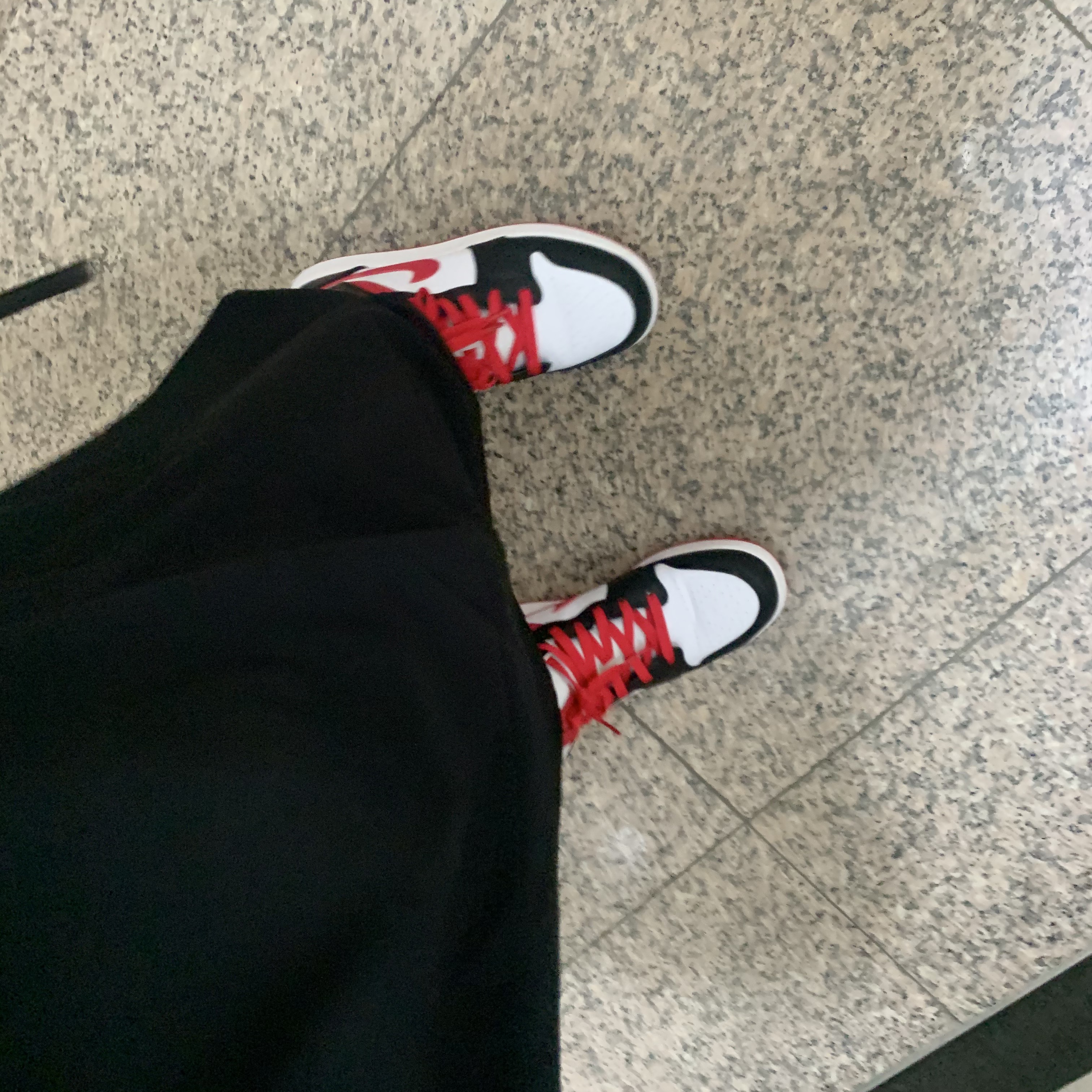 (GS) Jordan 1 Mid Very Berry  착용 스타일 - 2