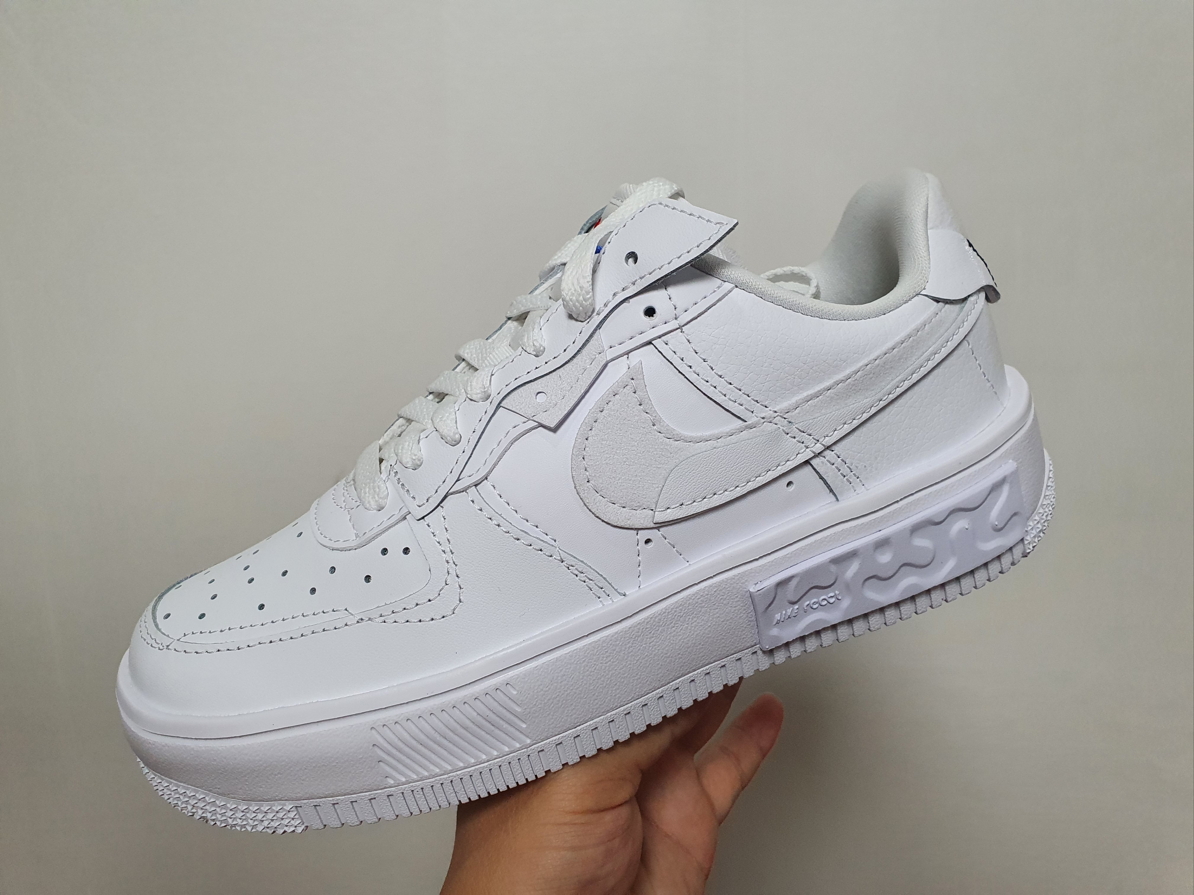 (W) Nike Air Force 1 Fontanka White 착용 스타일 - 3