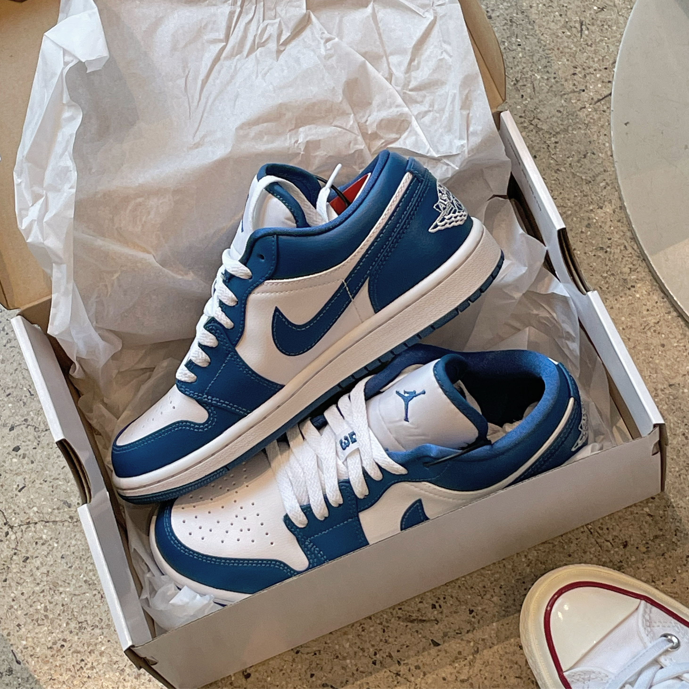 (W) Jordan 1 Low White Dark Marina Blue 착용 스타일