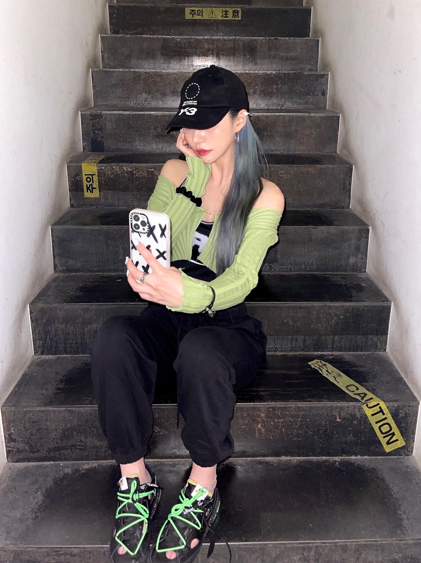 Nike x Off-White Blazer Low '77 Black and Electro Green 착용 스타일 - 2