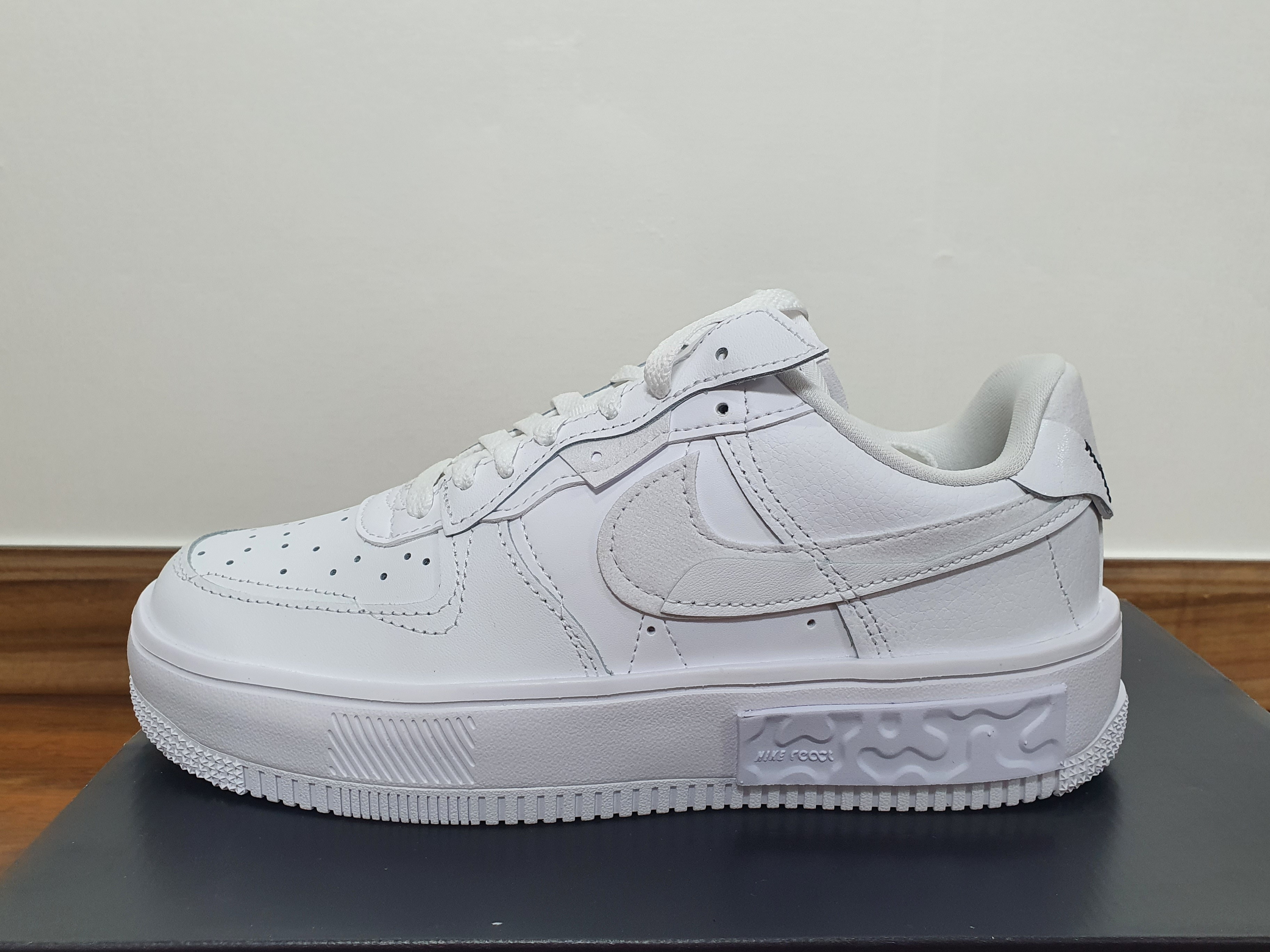 (W) Nike Air Force 1 Fontanka White 착용 스타일 - 2