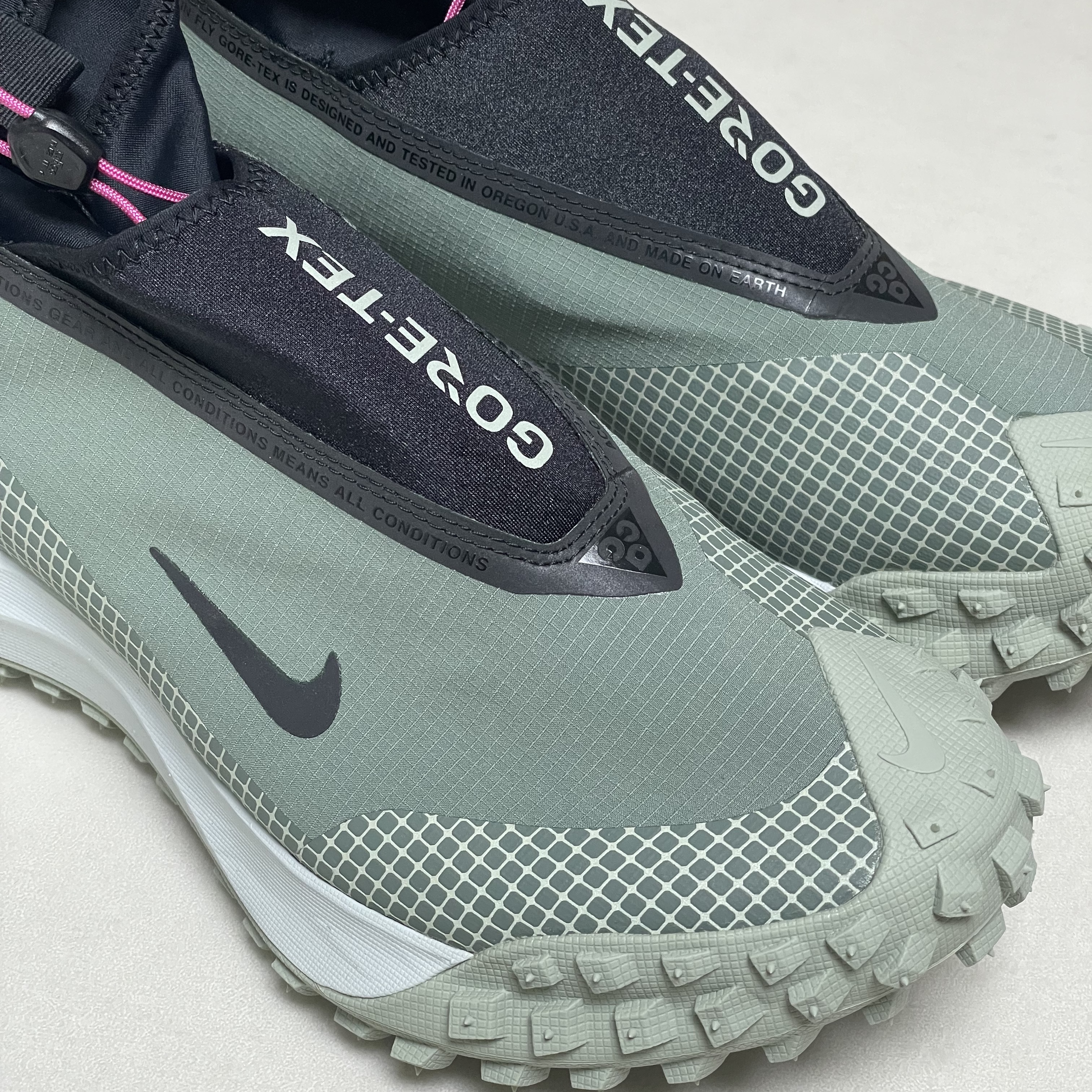 Nike ACG Mountain Fly Gore-Tex Clay Green 착용 스타일