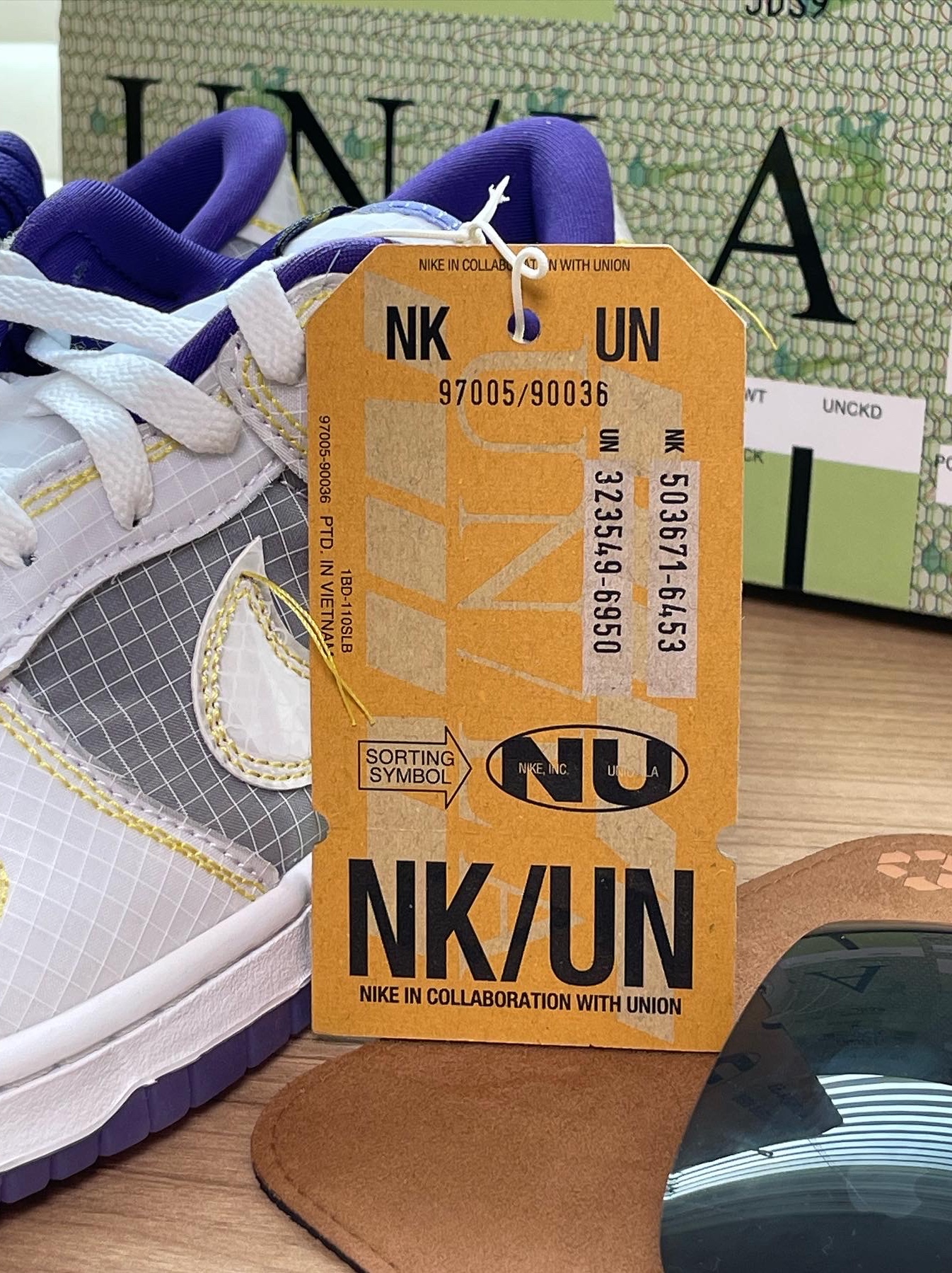 Nike x Union Dunk Low Passport Pack Court Purple White, Adidas Yeezy Boost 700 V2 Static 2022 착용 스타일 - 4