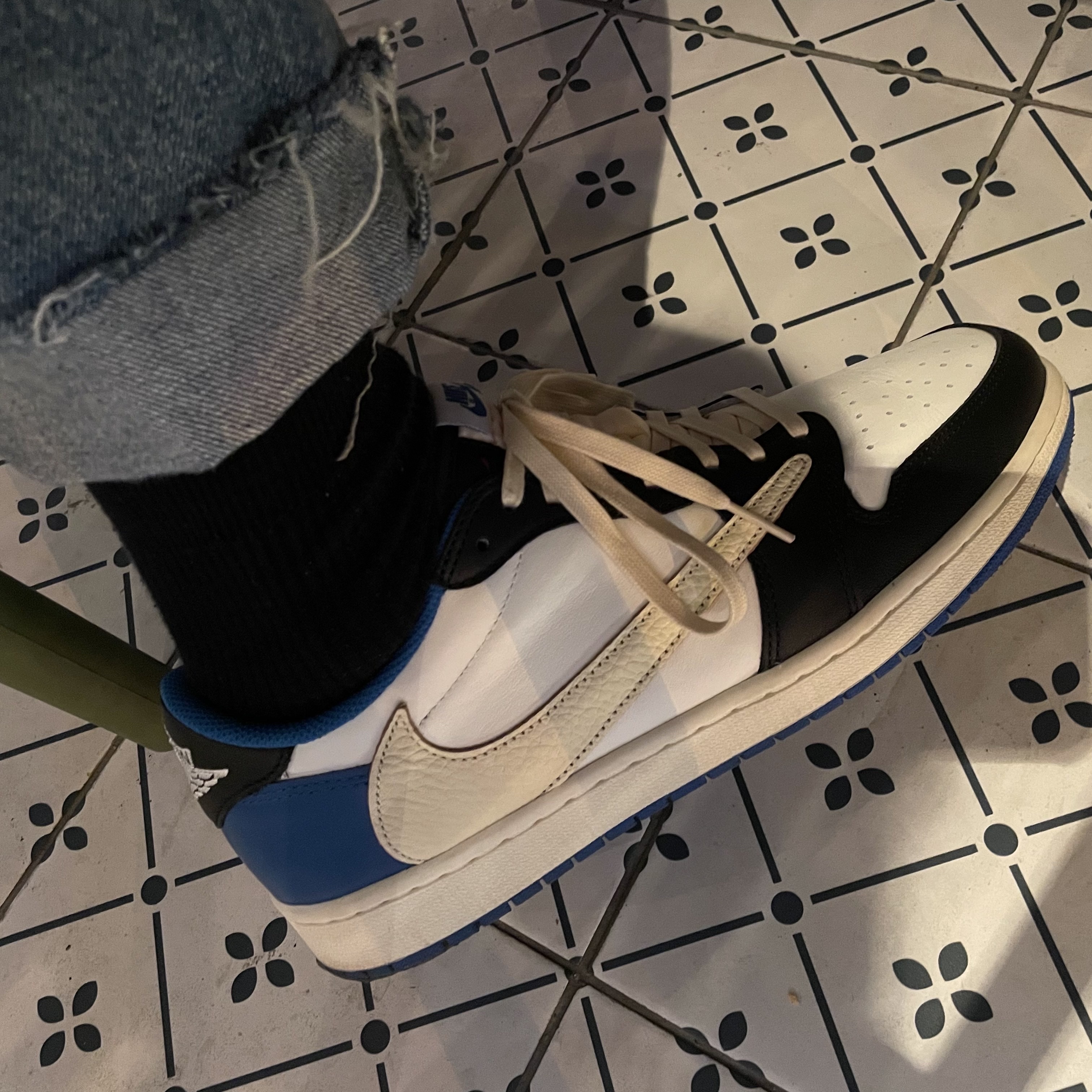 Jordan 1 x Travis Scott x Fragment Retro Low OG SP Military Blue 착용 스타일