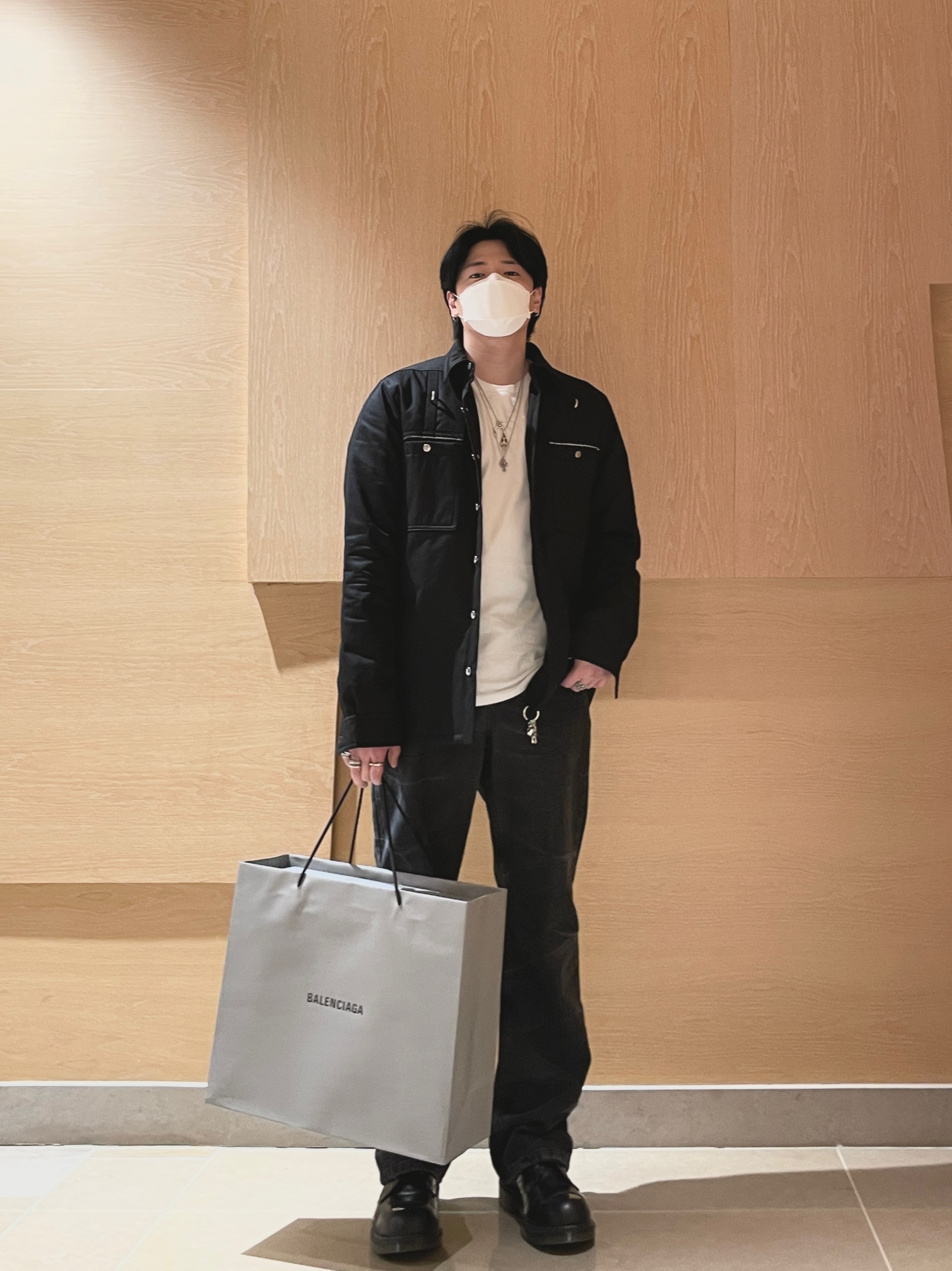 Balenciaga Defender Sneakers Beige 착용 스타일 - 3
