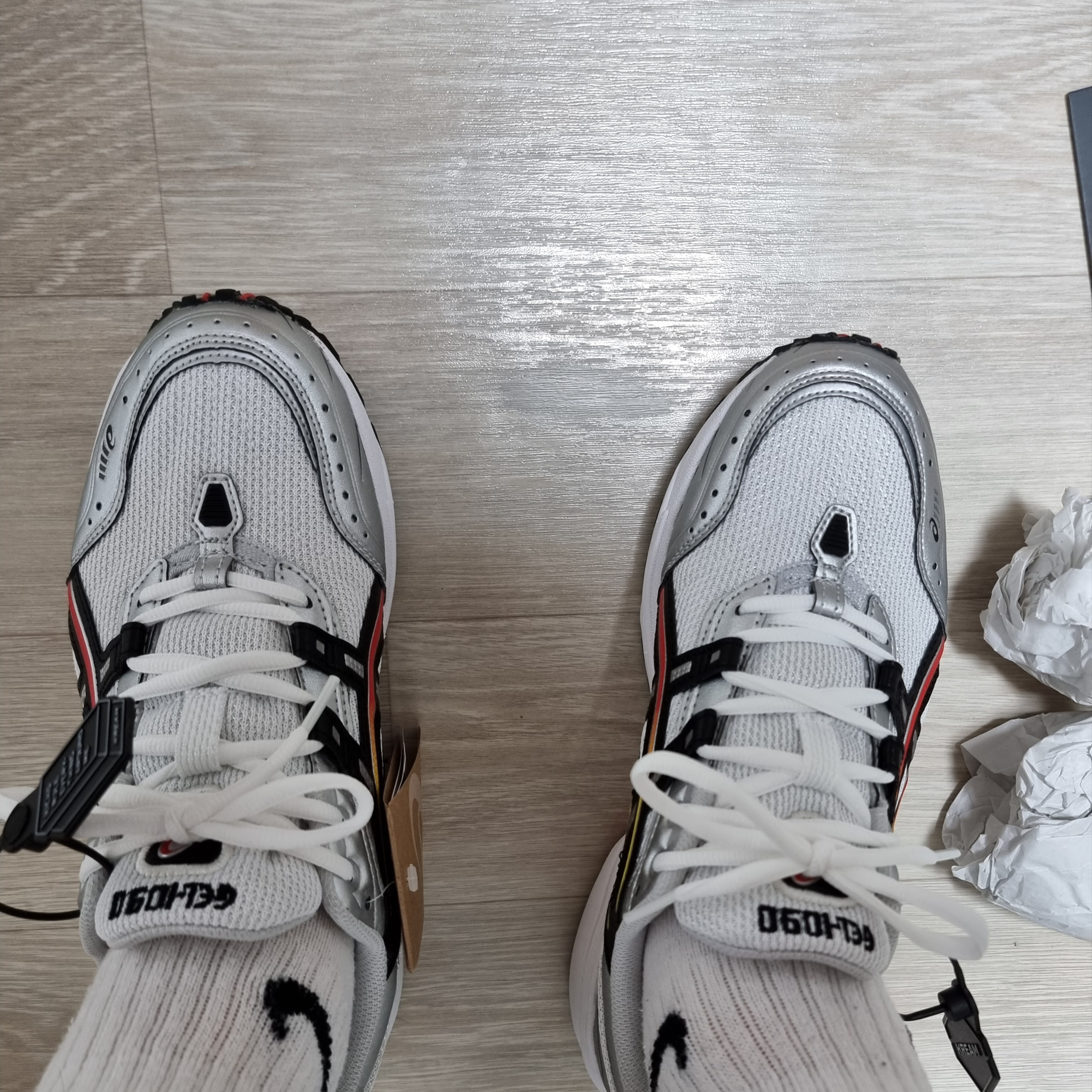 Asics Gel-1090 White Black 착용 스타일