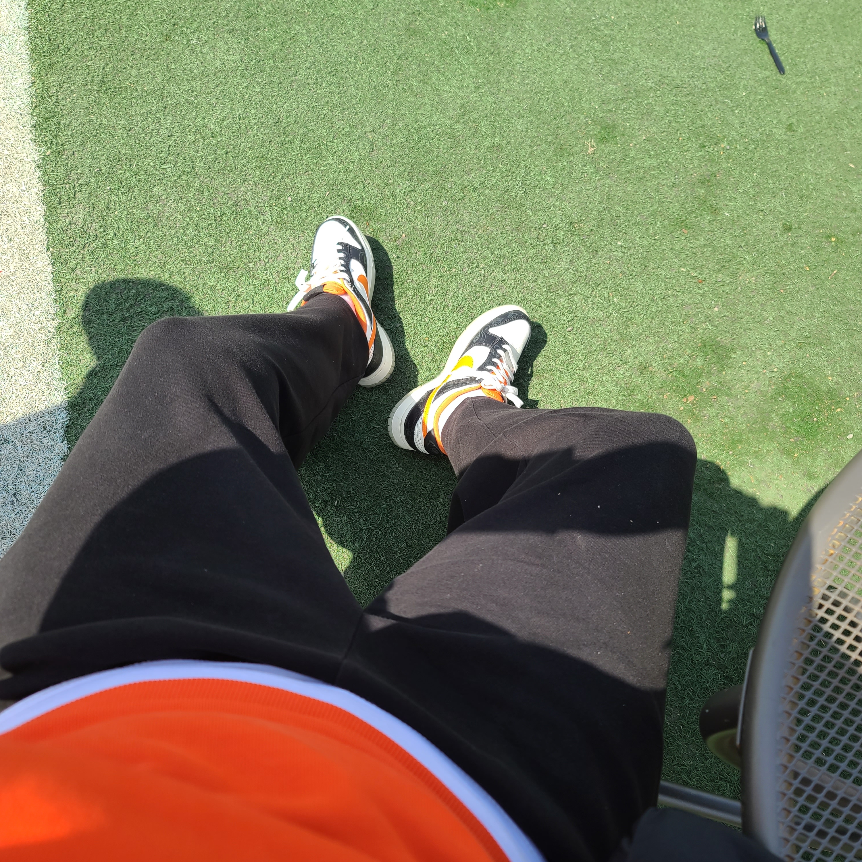 Nike Dunk Low Retro PRM Halloween, Puma x AMI Crewneck Sweatshirt Orange 착용 스타일