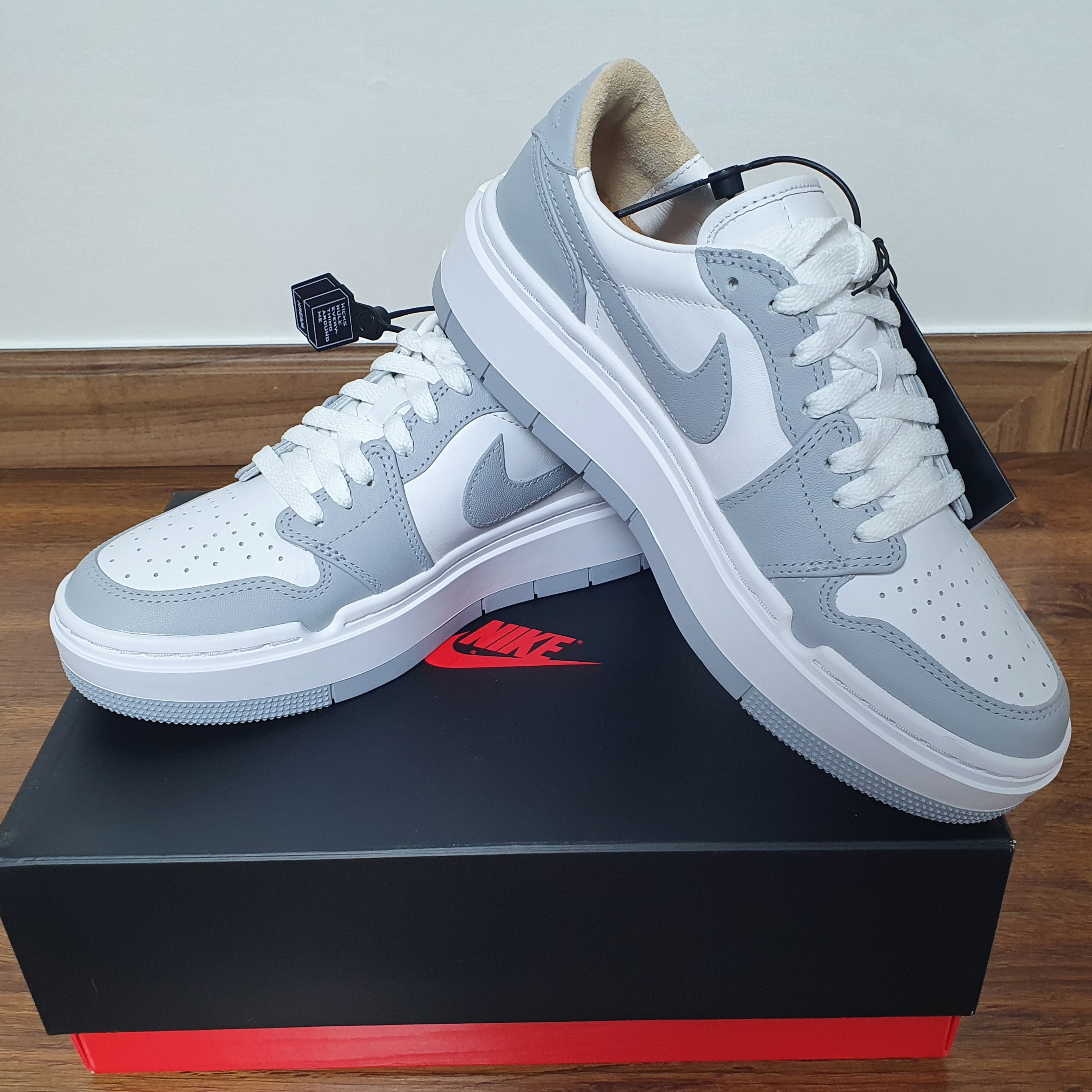 (W) Jordan 1 Elevate Low White and Wolf Grey 착용 스타일 - 3