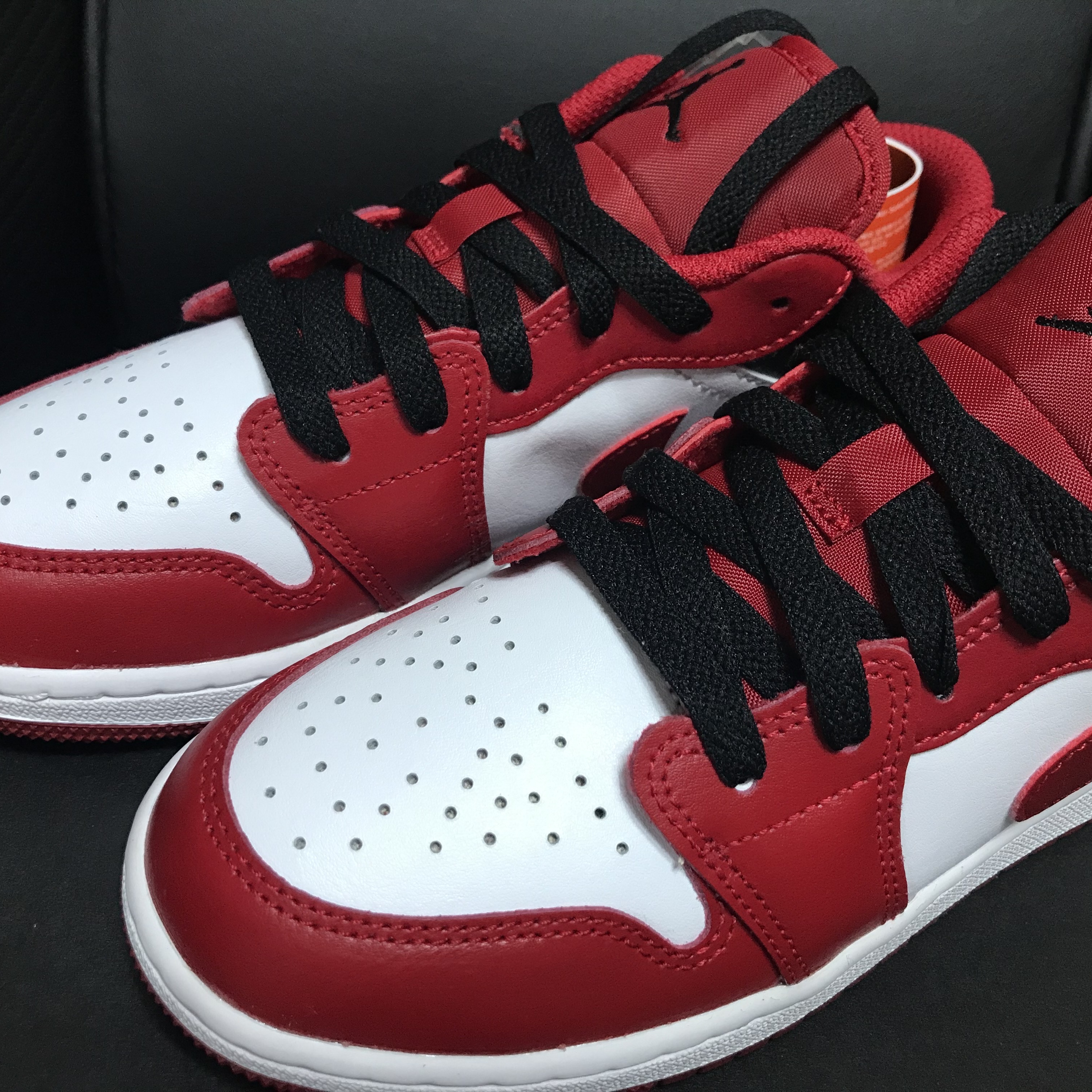 (GS) Jordan 1 Low White Gym Red Black 착용 스타일 - 2