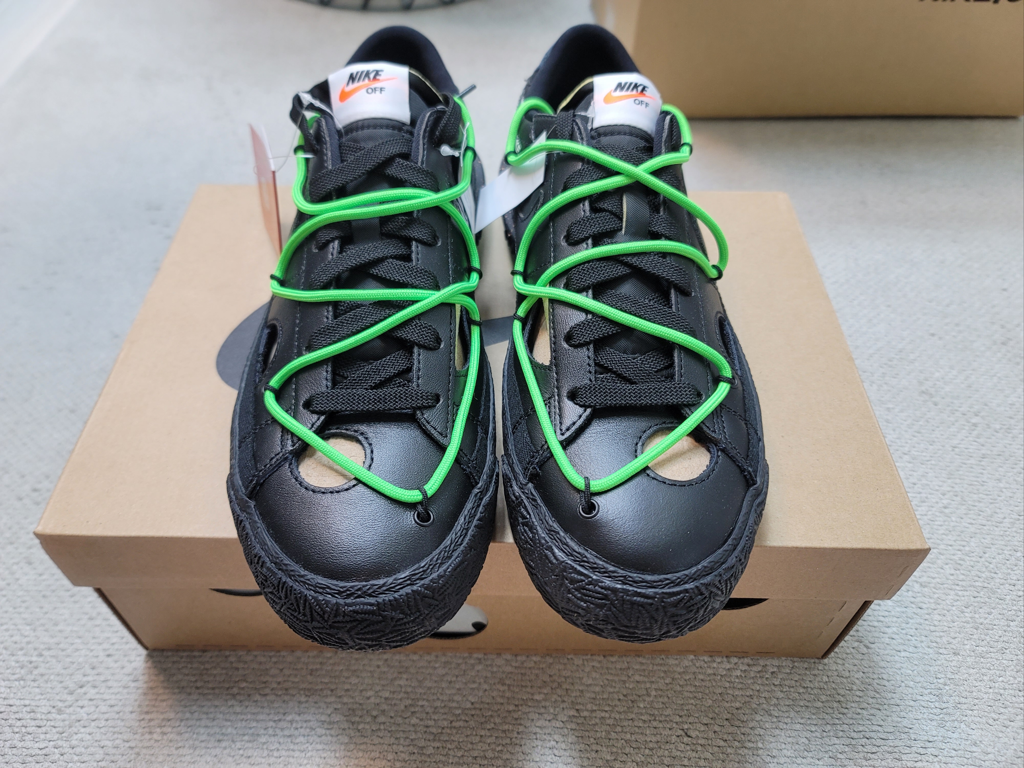 Nike x Off-White Blazer Low '77 Black and Electro Green 착용 스타일 - 1