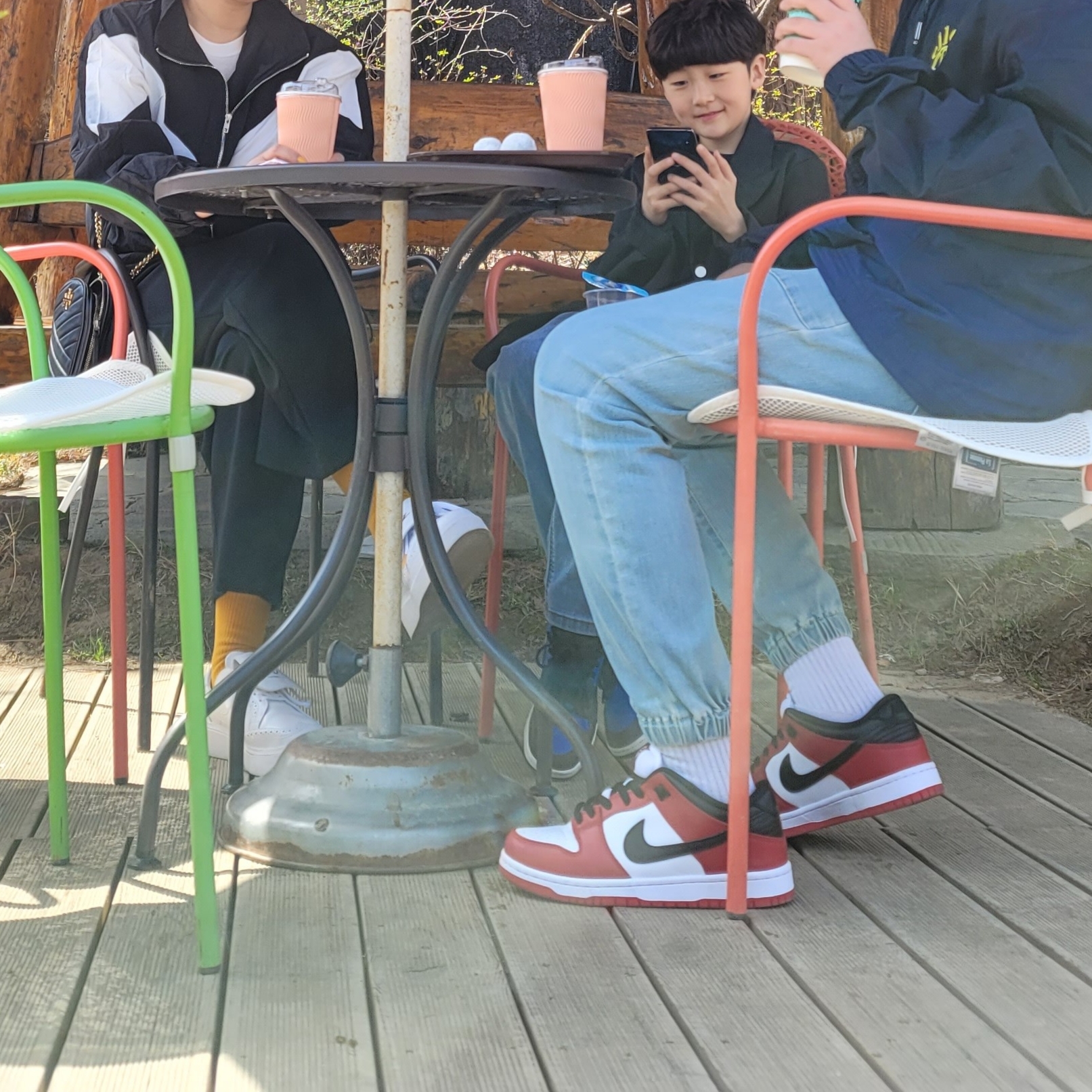 Nike SB Dunk Low Pro Chicago, Jordan 1 x Travis Scott x Fragment Retro Low OG SP Military Blue 착용 스타일 - 2